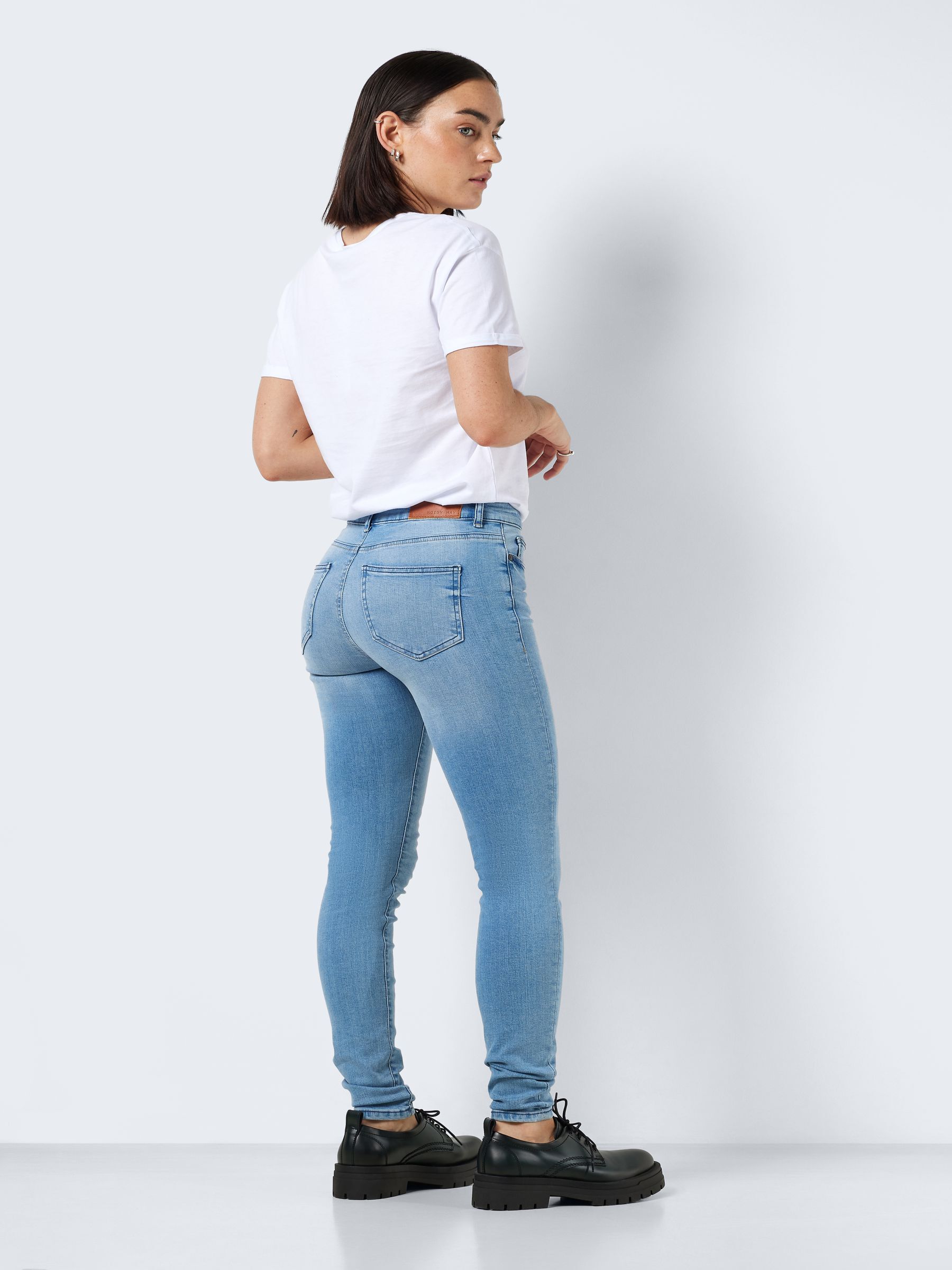 NMLUCY NORMAL WAIST SKINNY FIT JEANS