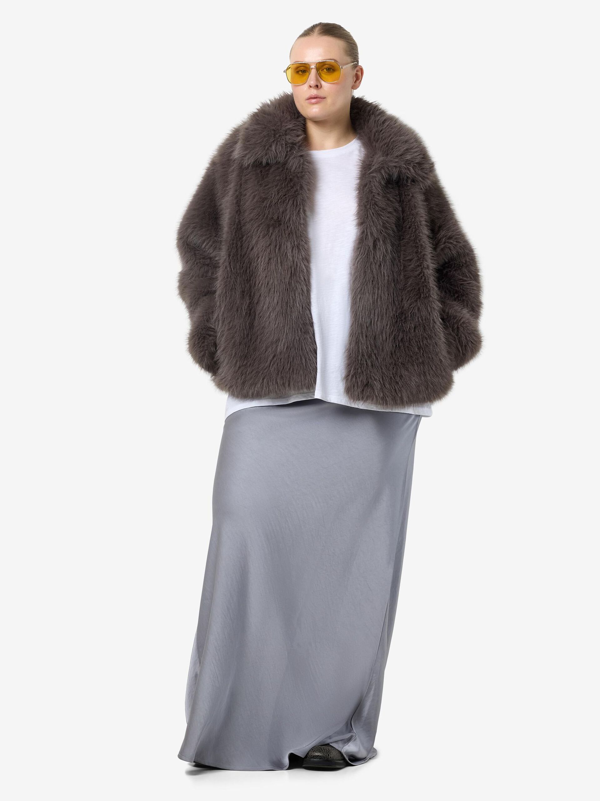 Carousel image - CURVE FAUX FUR JACKET, Charcoal Gray | 4