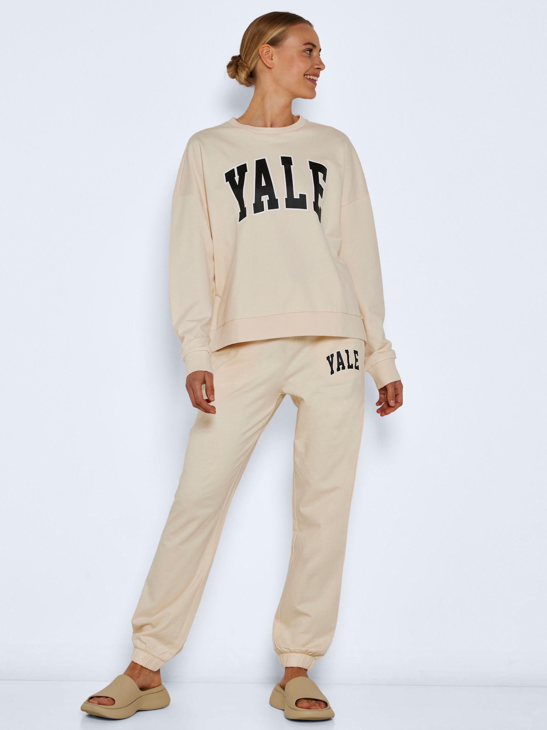 Yale sales sweatshirt zara