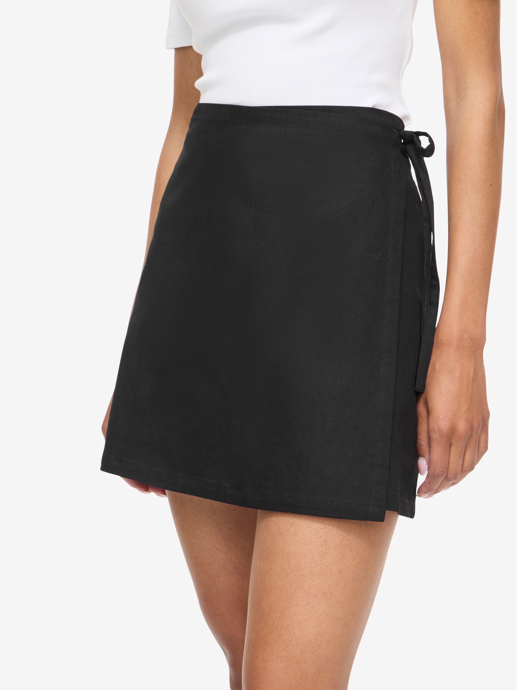 美品　HYEON　pepper mini wrap skirt　M NMNICKI MINI WRAP SKIRT | Black | NOISY MAY®