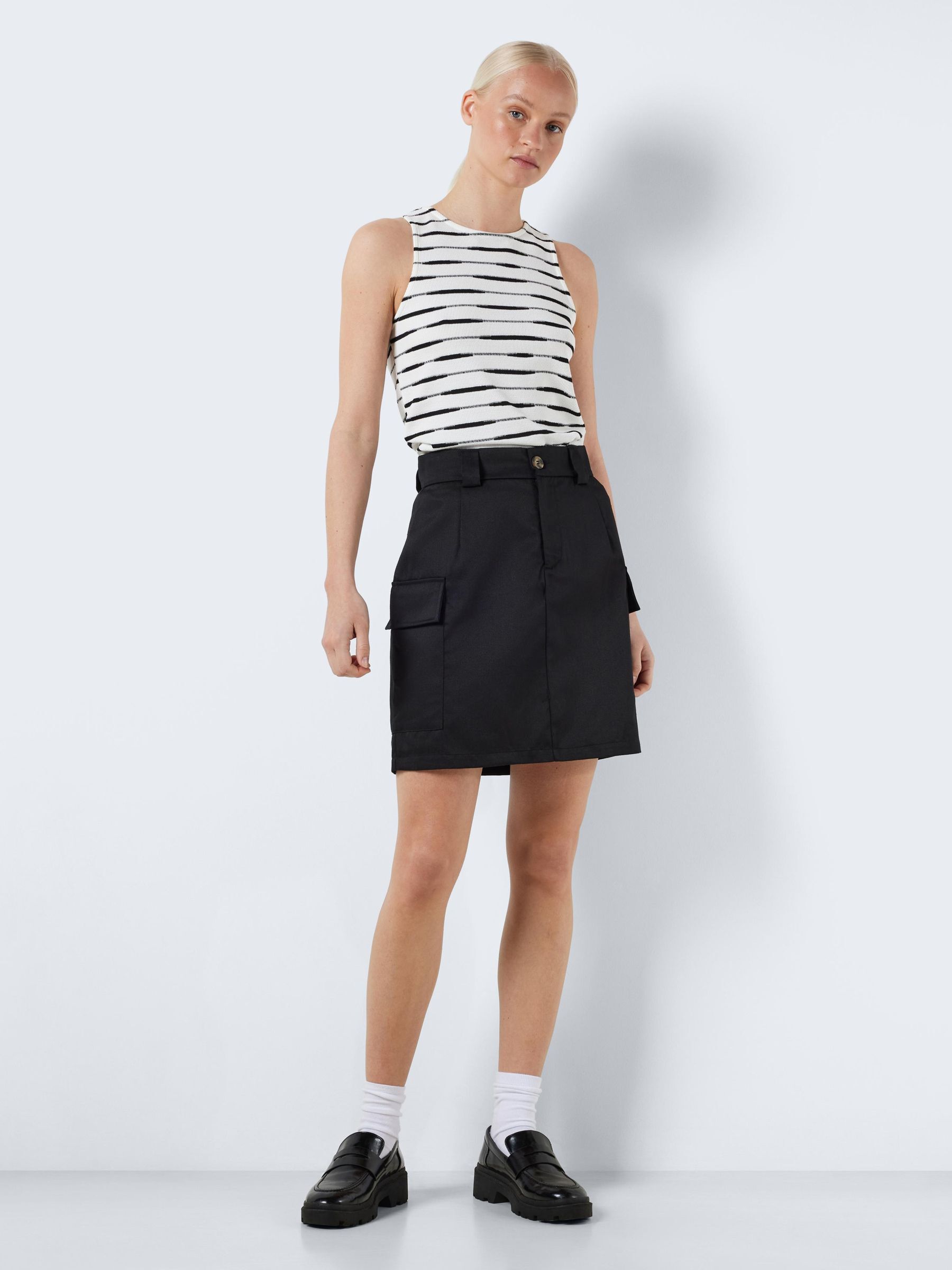 Black cargo hot sale skirt topshop