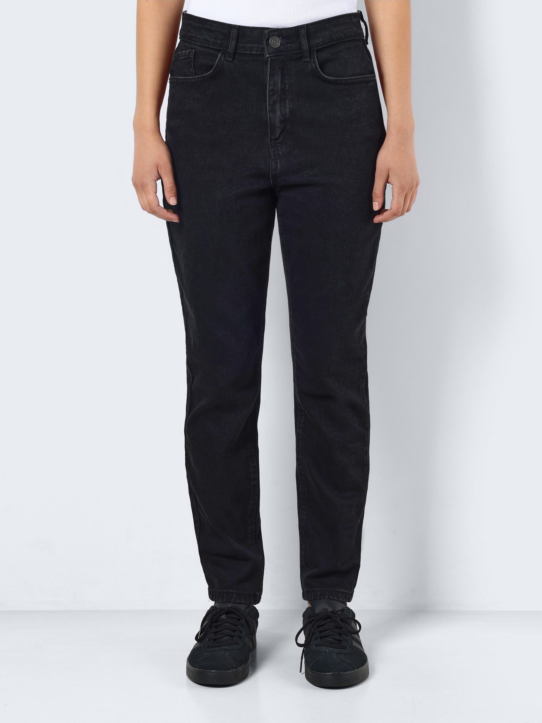 Black mom jeans store with white stitching