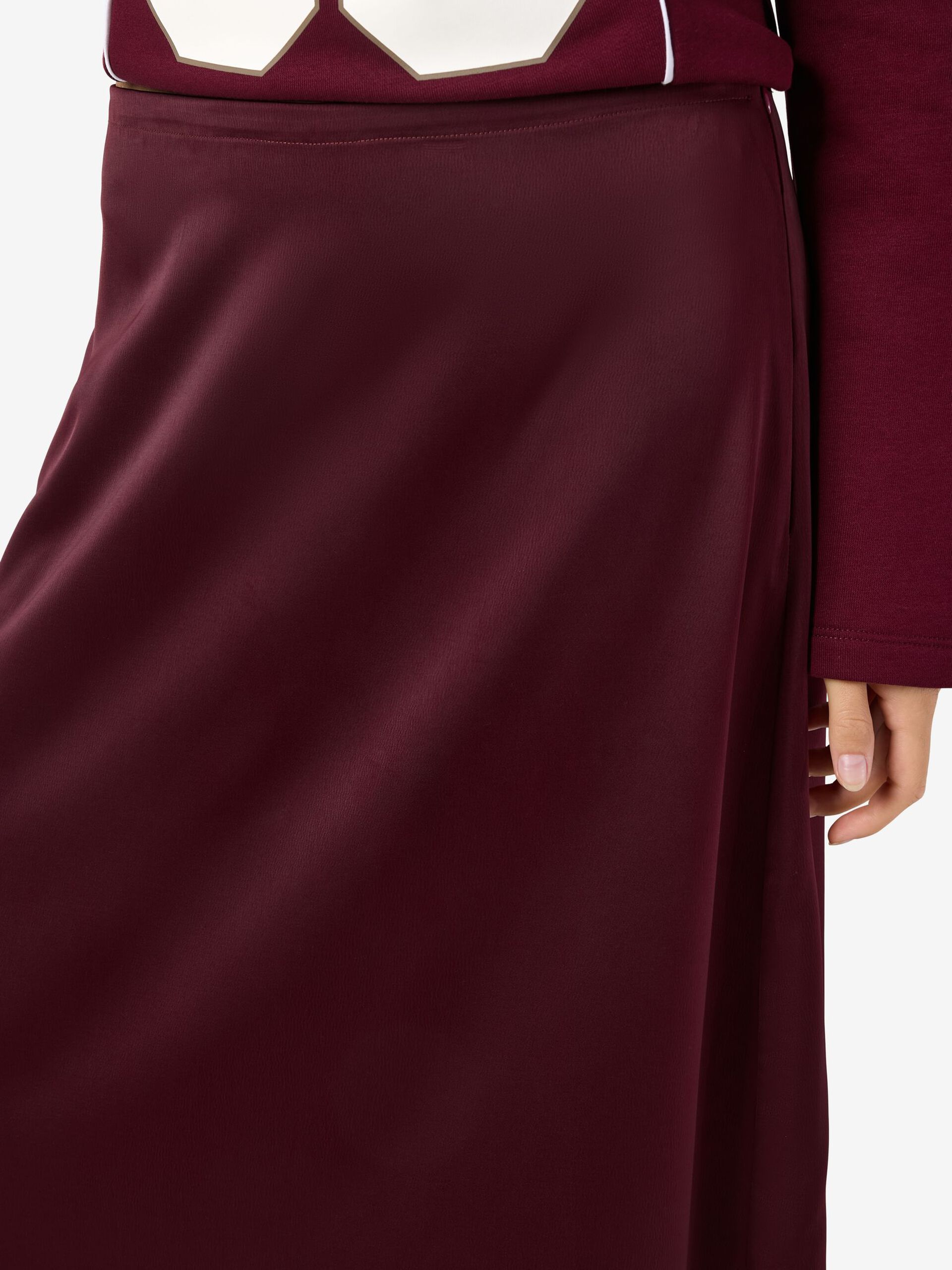 Carousel image - SATIN MIDINEDERDEL, Windsor Wine | 5