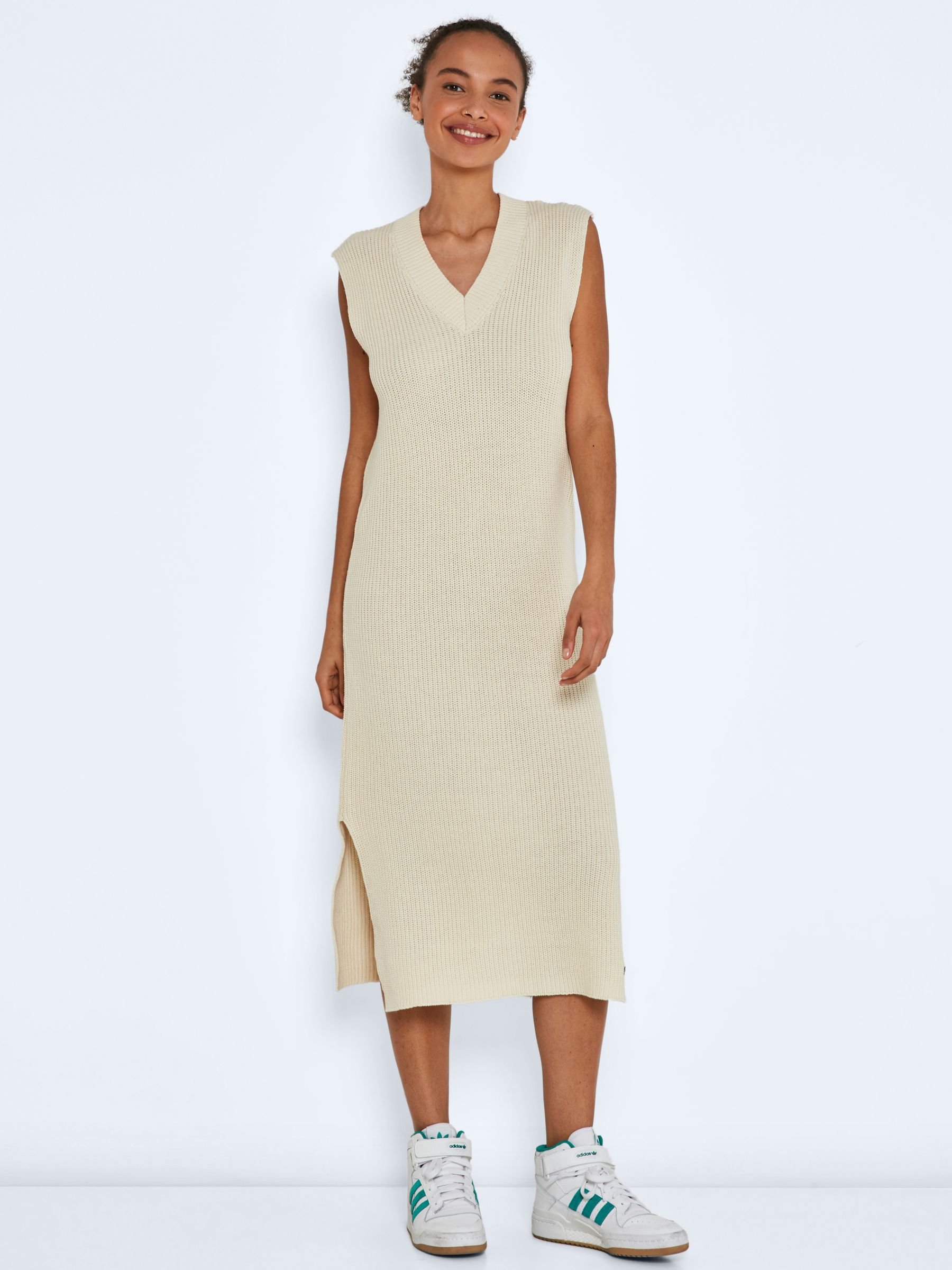 STRICK- KLEID OHNE ÄRMEL | Beige | NOISY MAY®