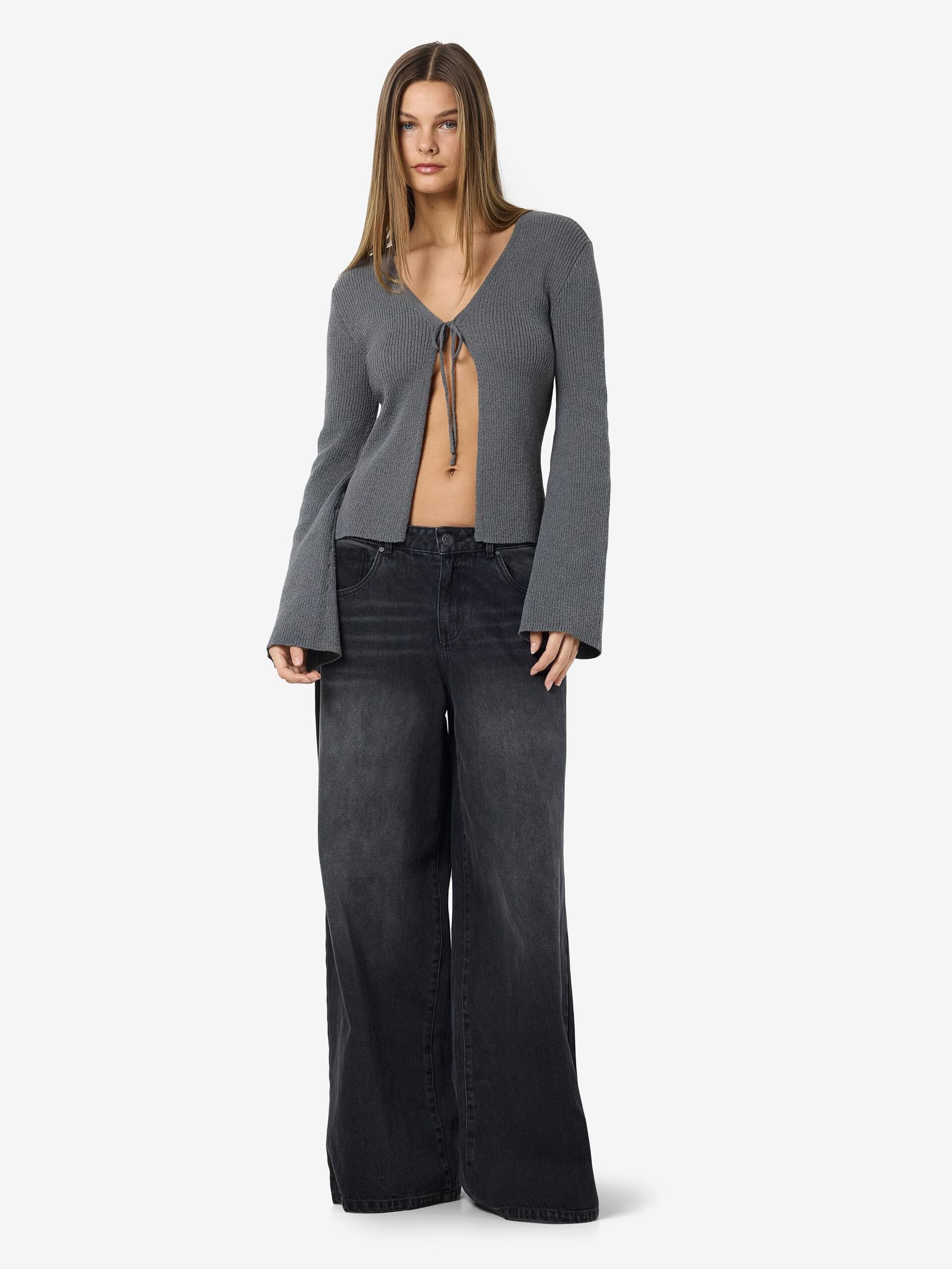 Carousel image - KNYTING FORAN STRIKKET CARDIGAN, Charcoal Gray | 4