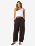 Product image thumbnail - PANTALONES FIT CORTE BARREL, Chocolate Brown | 4