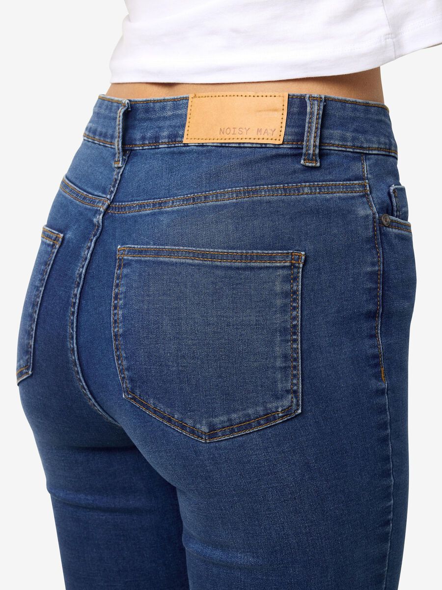 Product tile image - NMSALLIE FLARED JEANS, Medium Blue Denim | 27017557_MediumBlueDenim