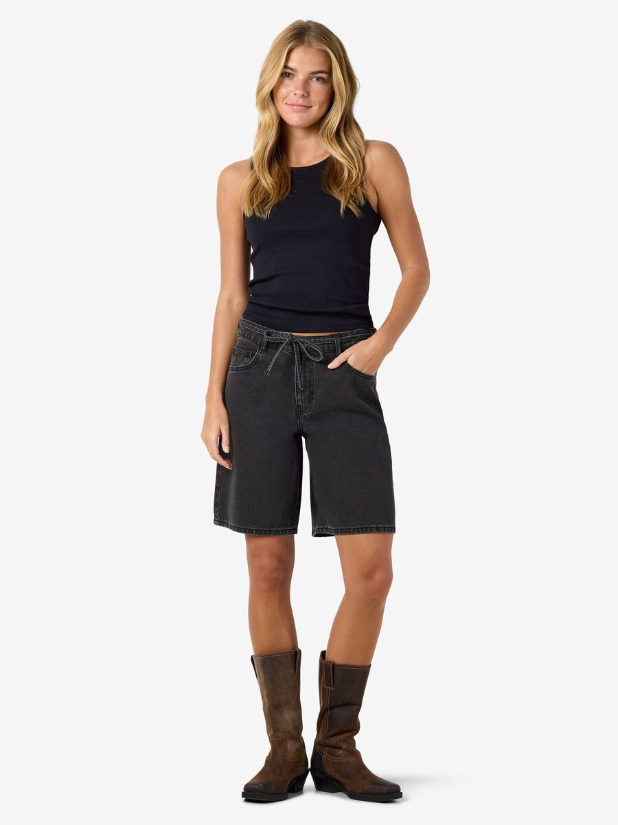 Carousel image - NMMAISY  DENIM SHORTS, Black Denim | 4