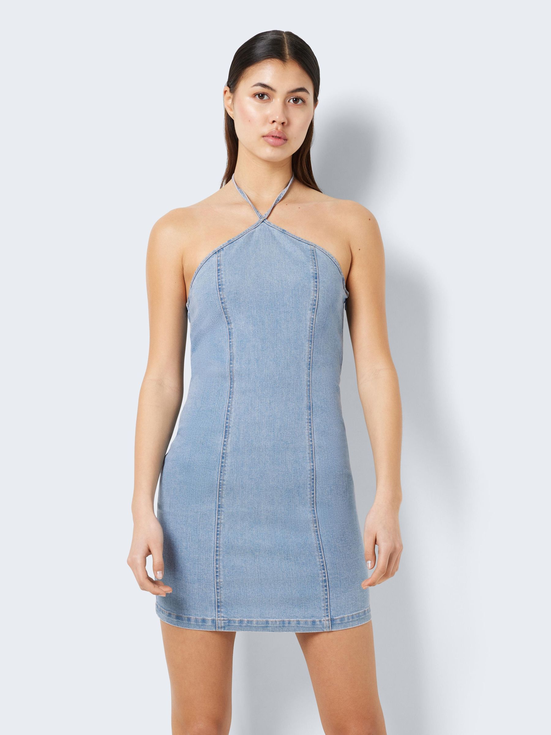 DOS NU ROBE EN JEAN