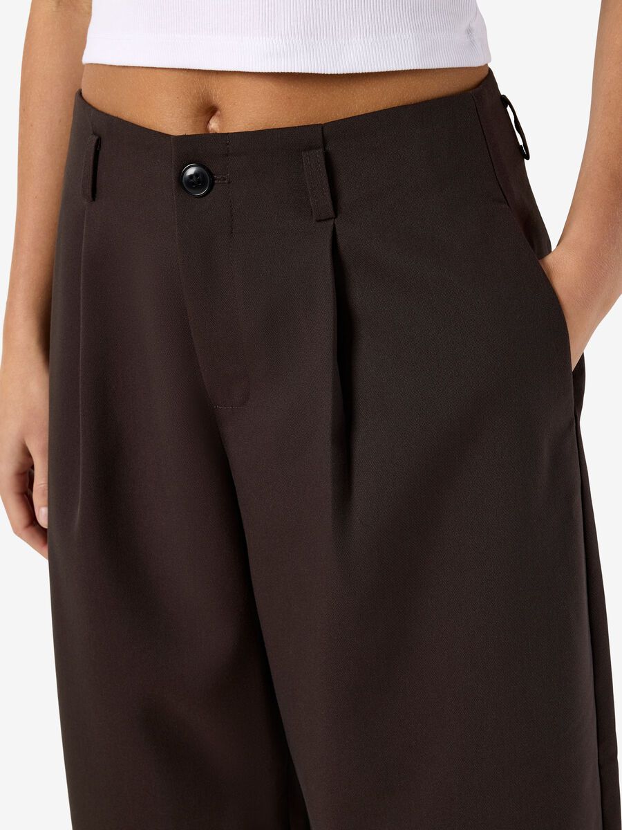Carousel image - PANTALONES FIT CORTE BARREL, Chocolate Brown | 5