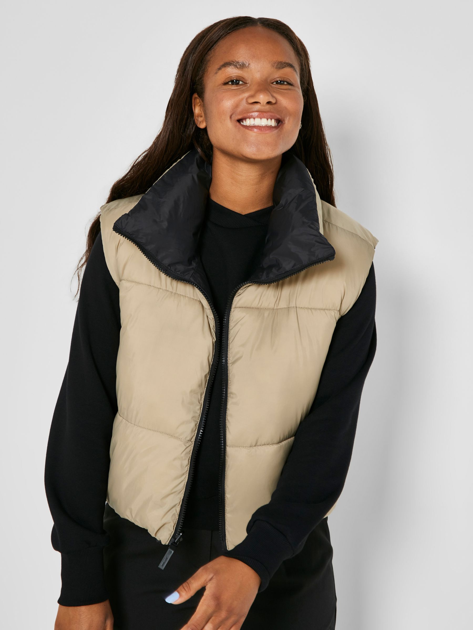 Reversible puffer vest outlet