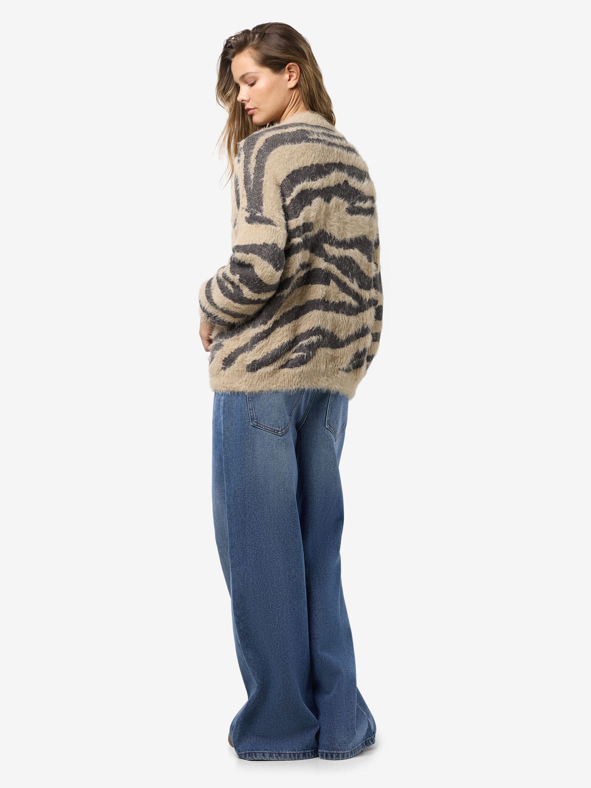 Carousel image - ANIMAL PRINT CARDIGAN, Aluminum | 3
