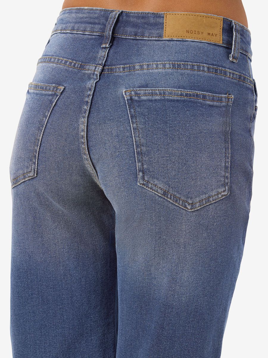 Product tile image - NMYOLANDA JEANSY O REGULARNYM FASONIE, Medium Blue Denim | 27025067_MediumBlueDenim