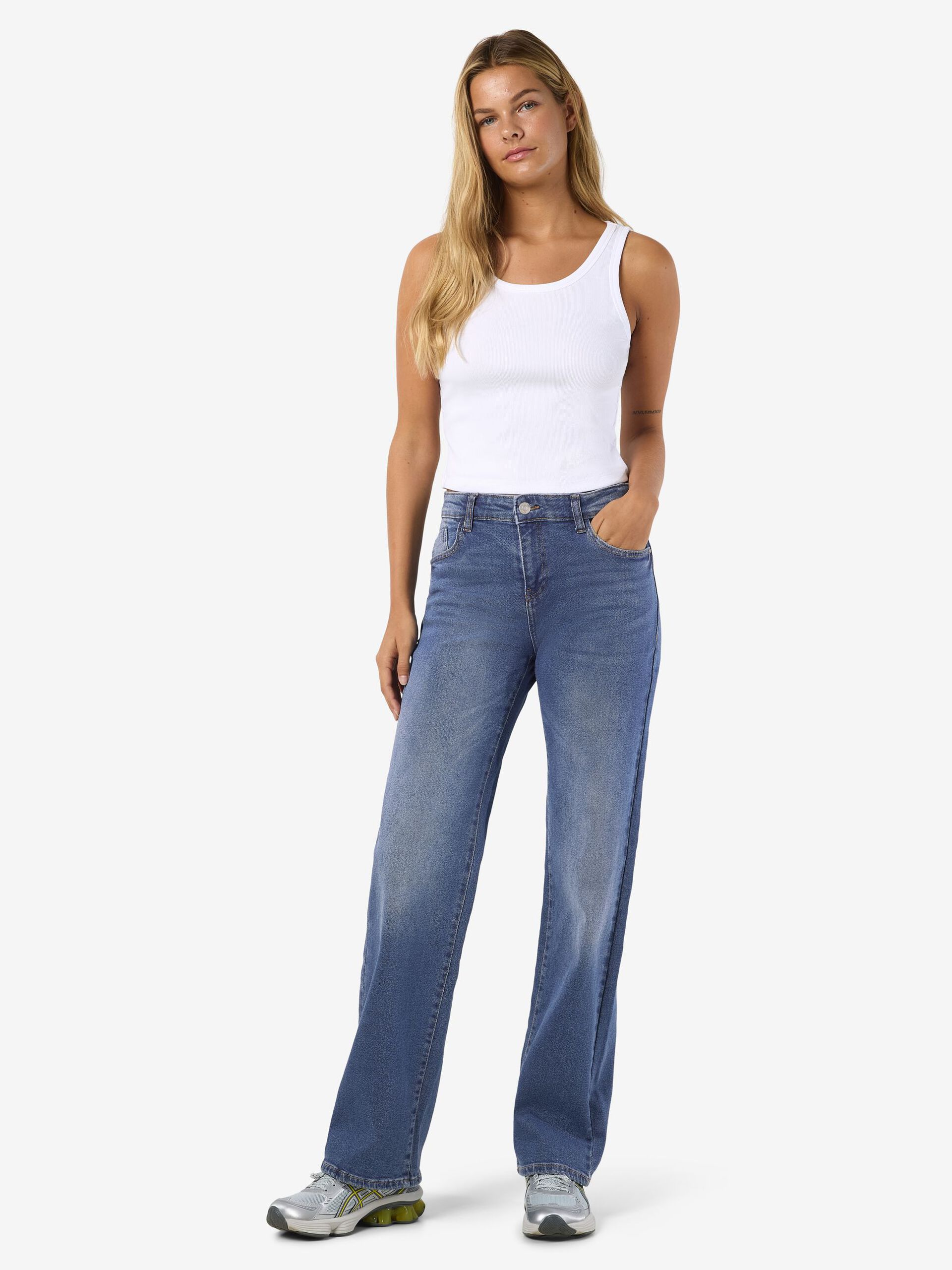 Carousel image - NMYOLANDA STRAIGHT FIT JEANS, Medium Blue Denim | 7