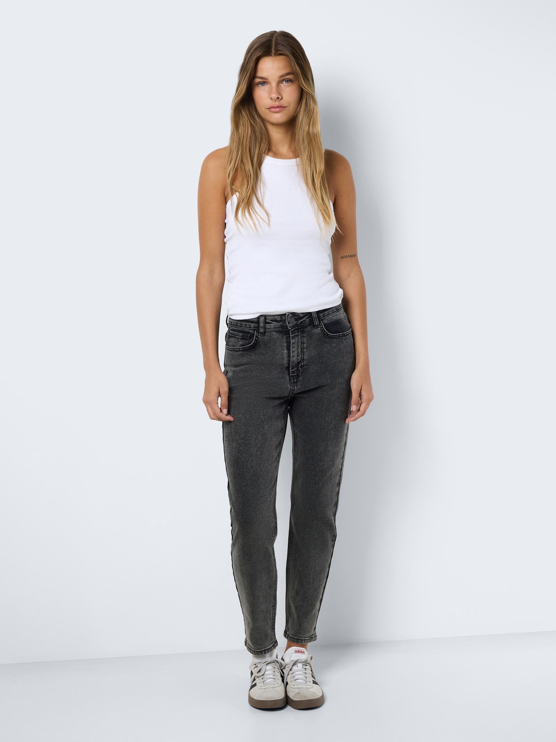 Shop high waist jeans from Noisy May online