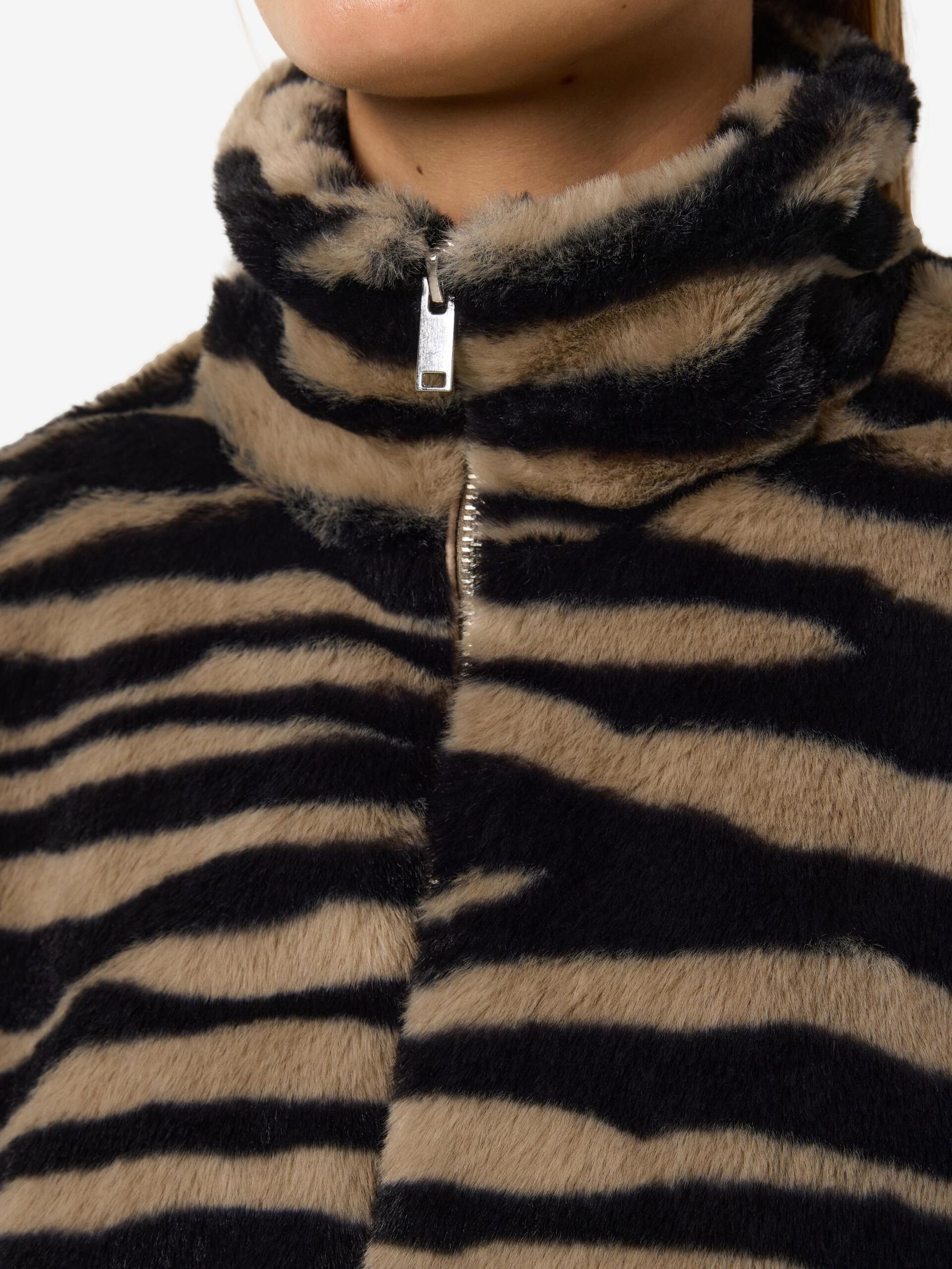Carousel image - FAUX FUR JACKE, Aluminum | 5