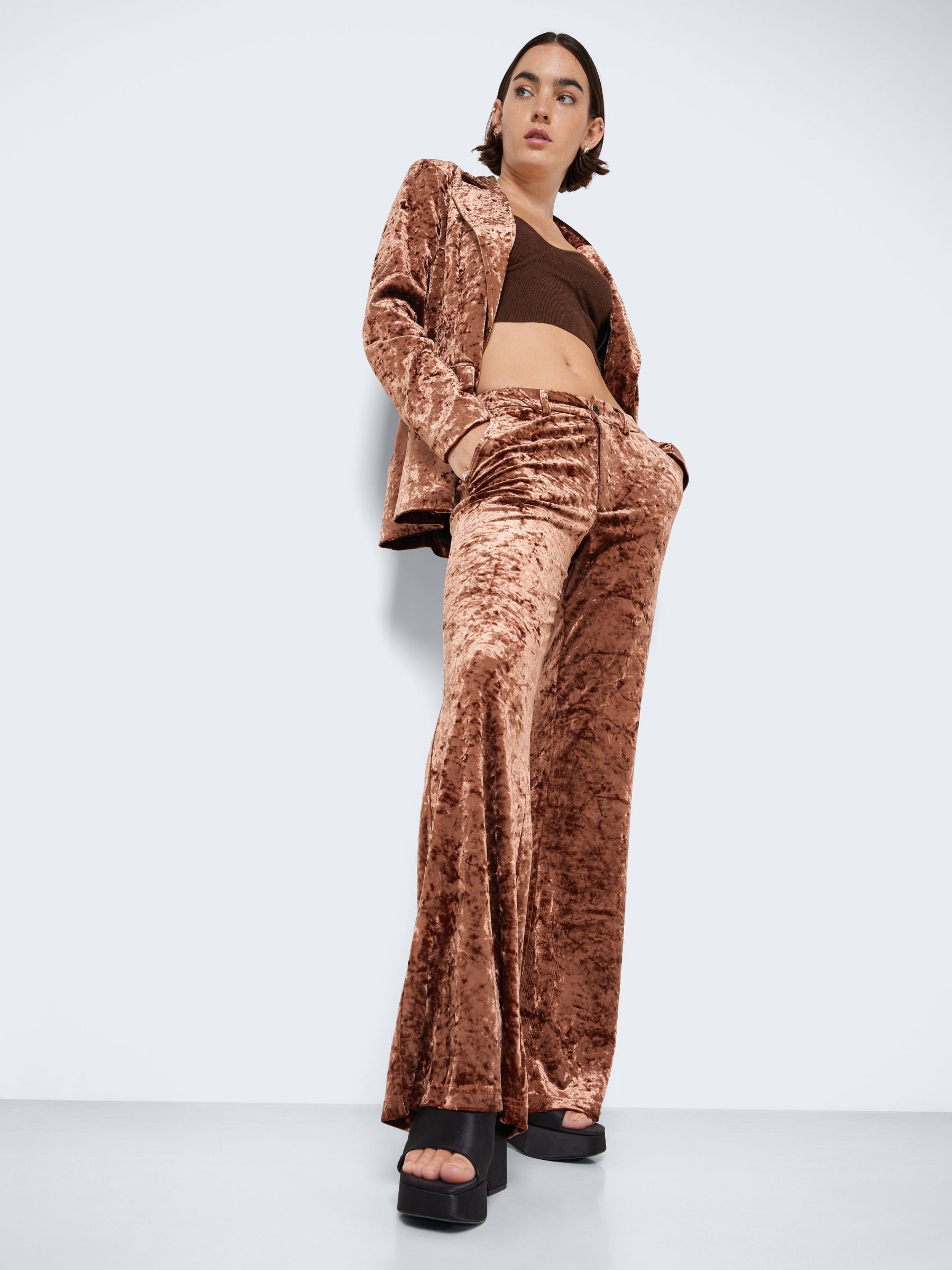 Find your new trousers from Noisy May 