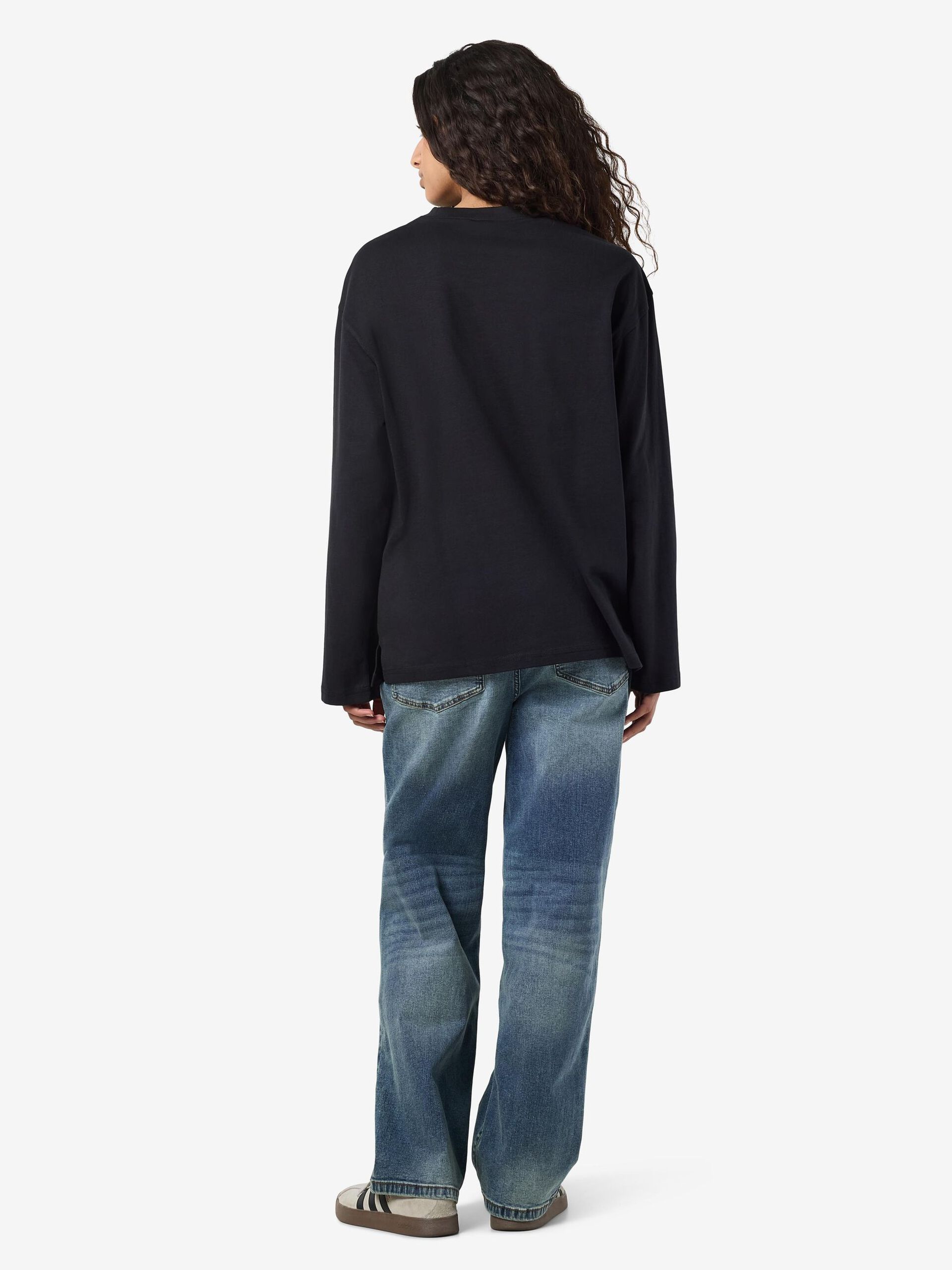Carousel image - LONG SLEEVED T-SHIRT, Black | 3