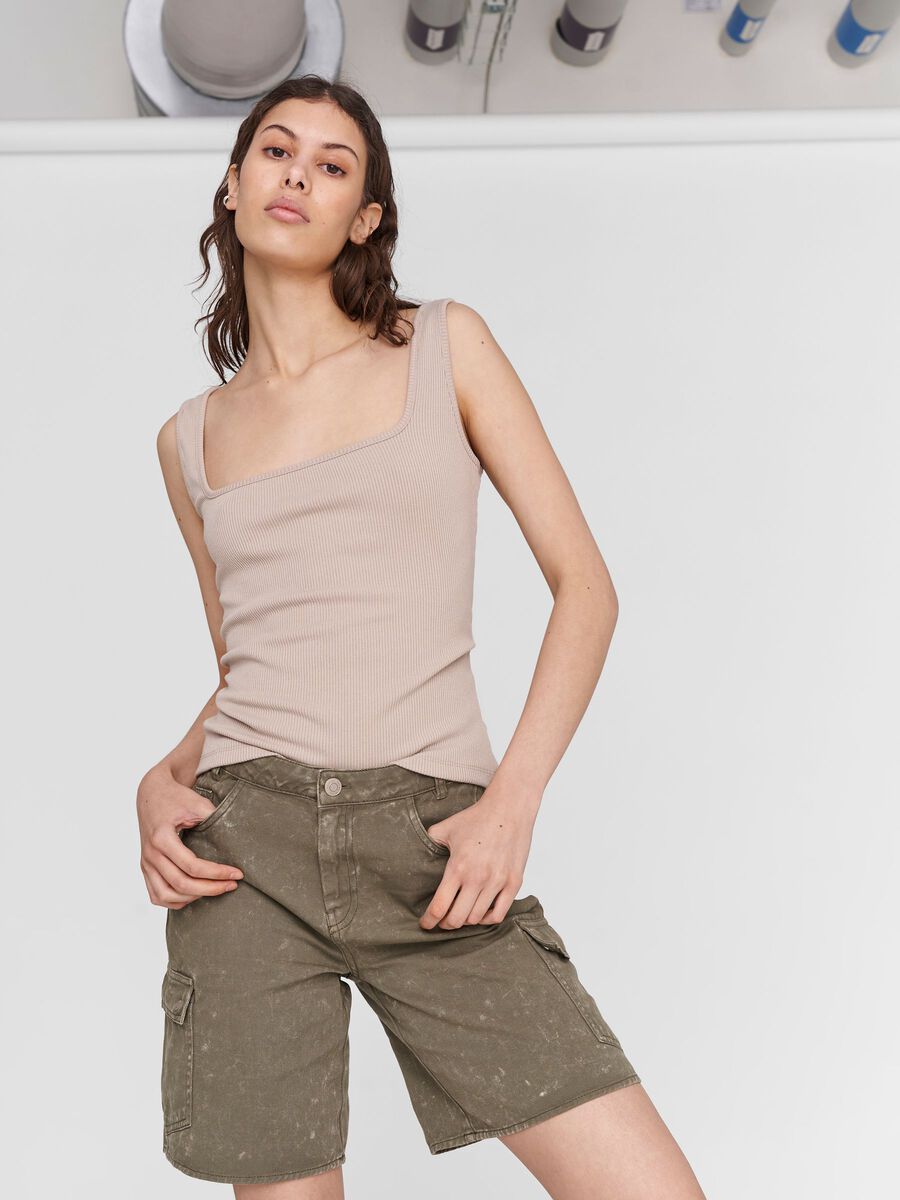 LONG CARGO SHORTS, Kalamata, highres