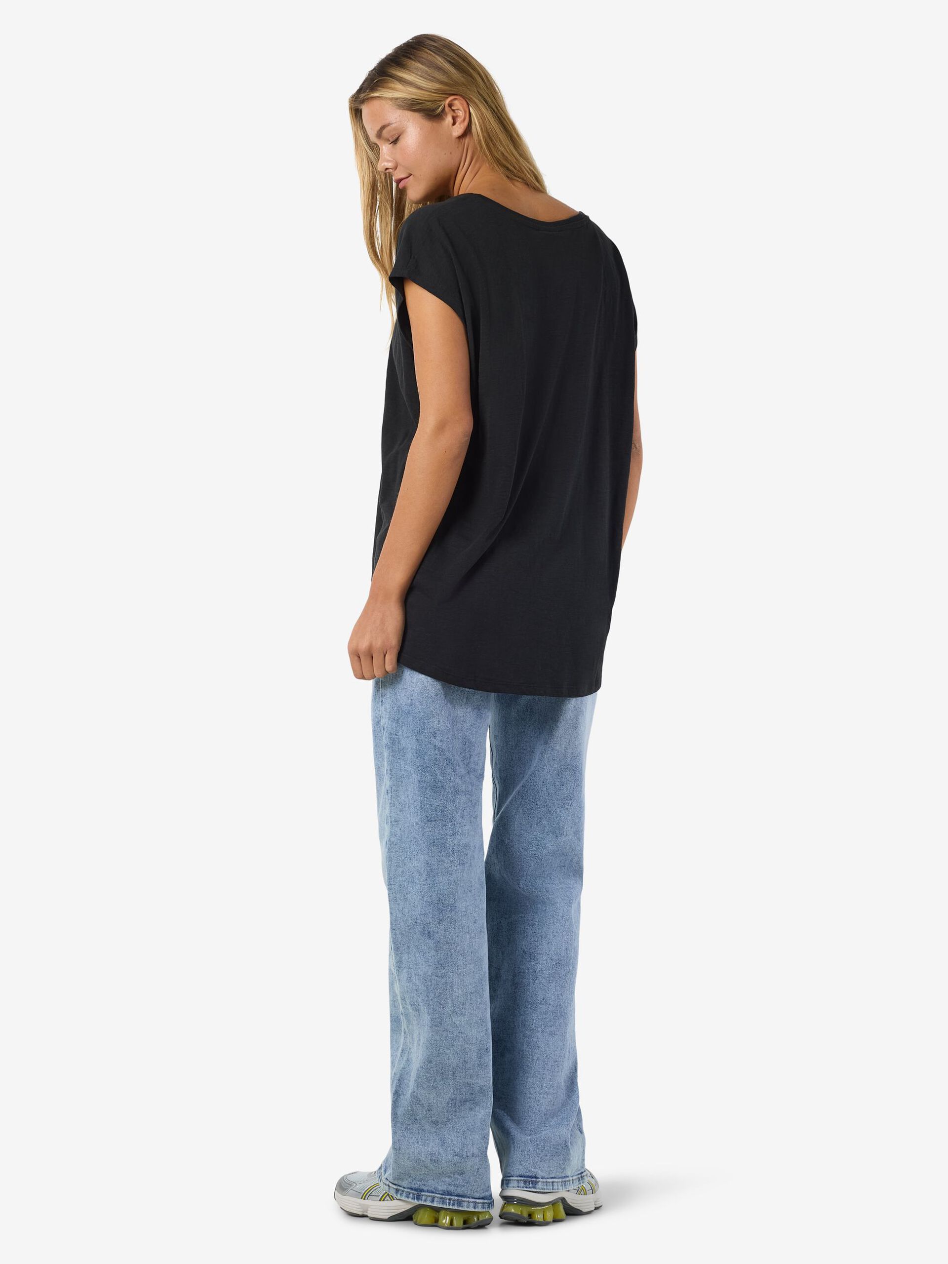 Carousel image - OVERSIZED T-SHIRT, Black | 3