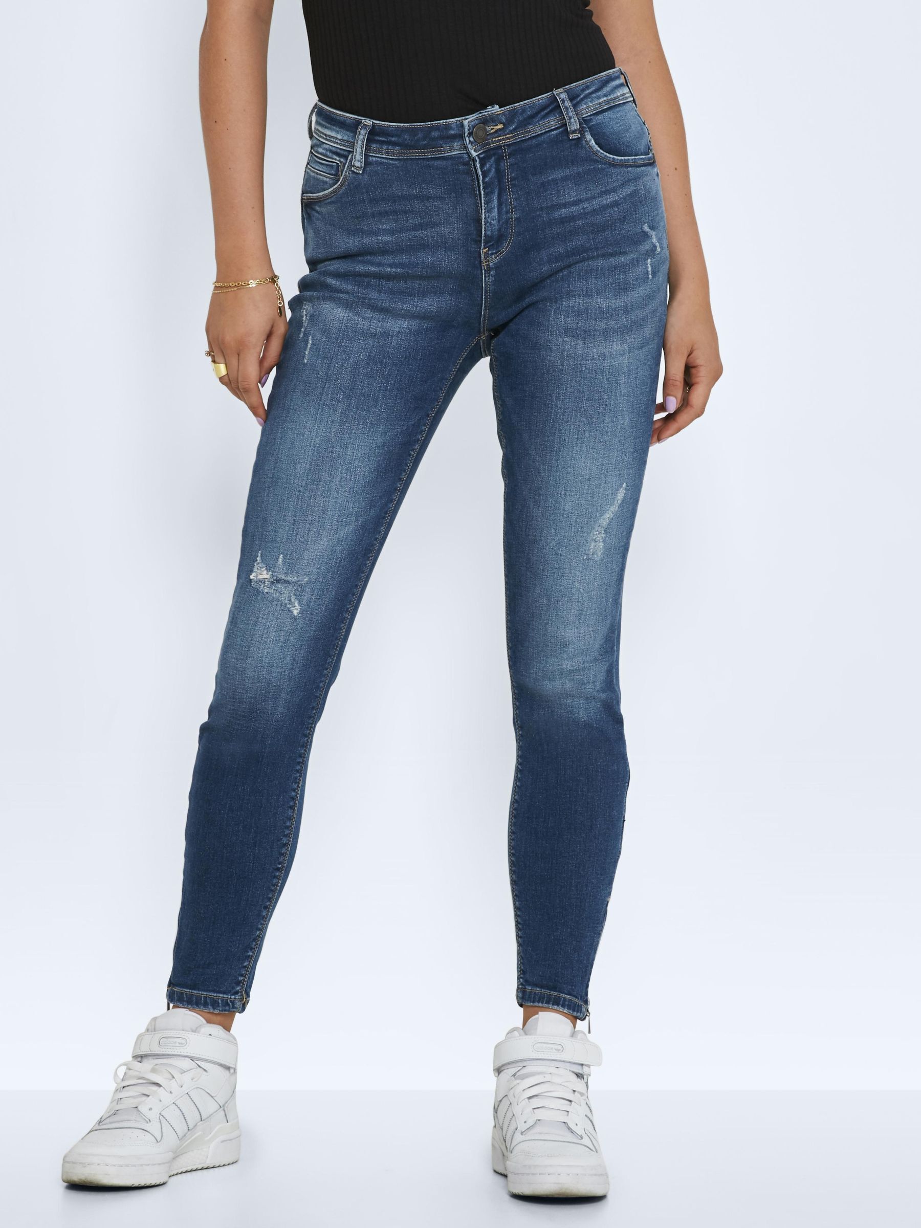 Shop Kimmy jeans from Noisy May online
