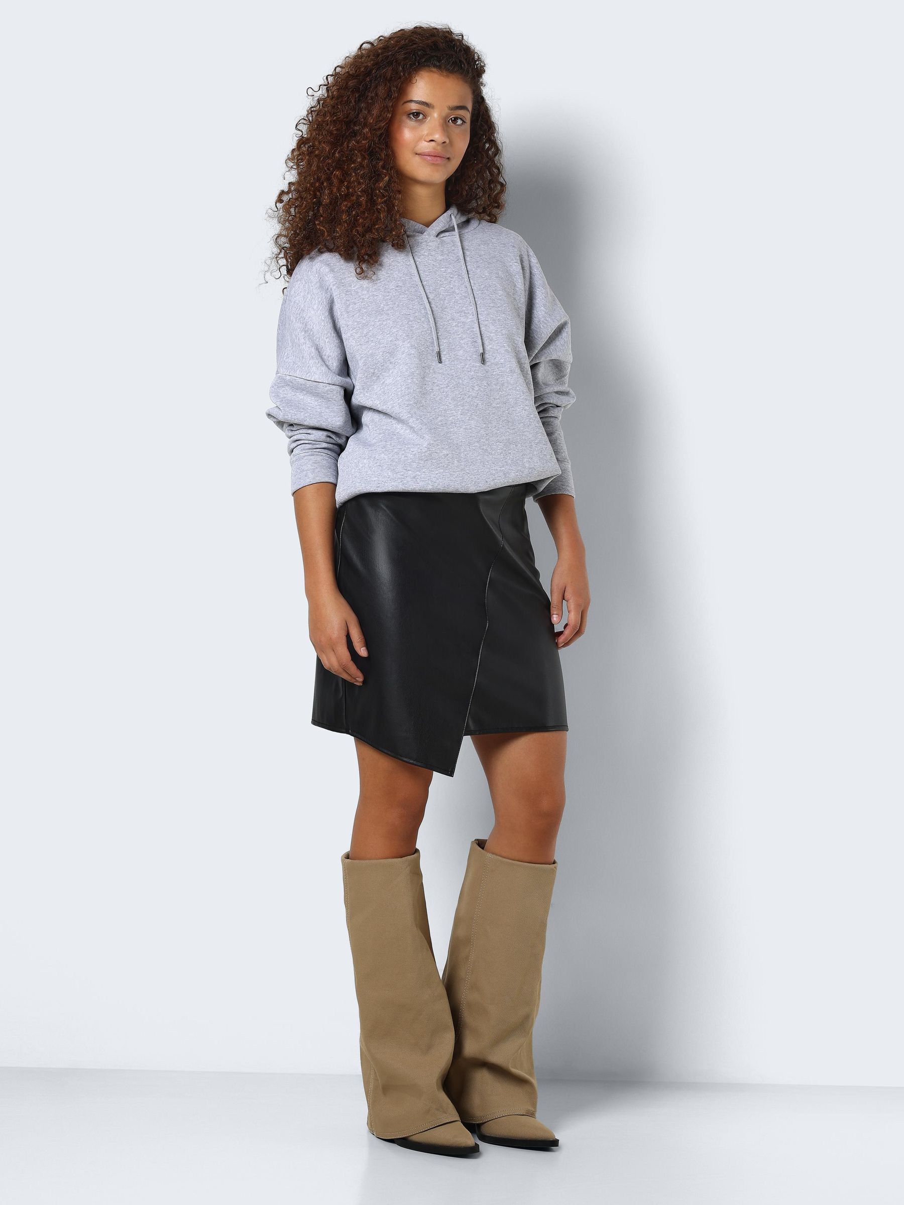ASYMETRIQUE EN FAUX CUIR JUPE Noir NOISY MAY