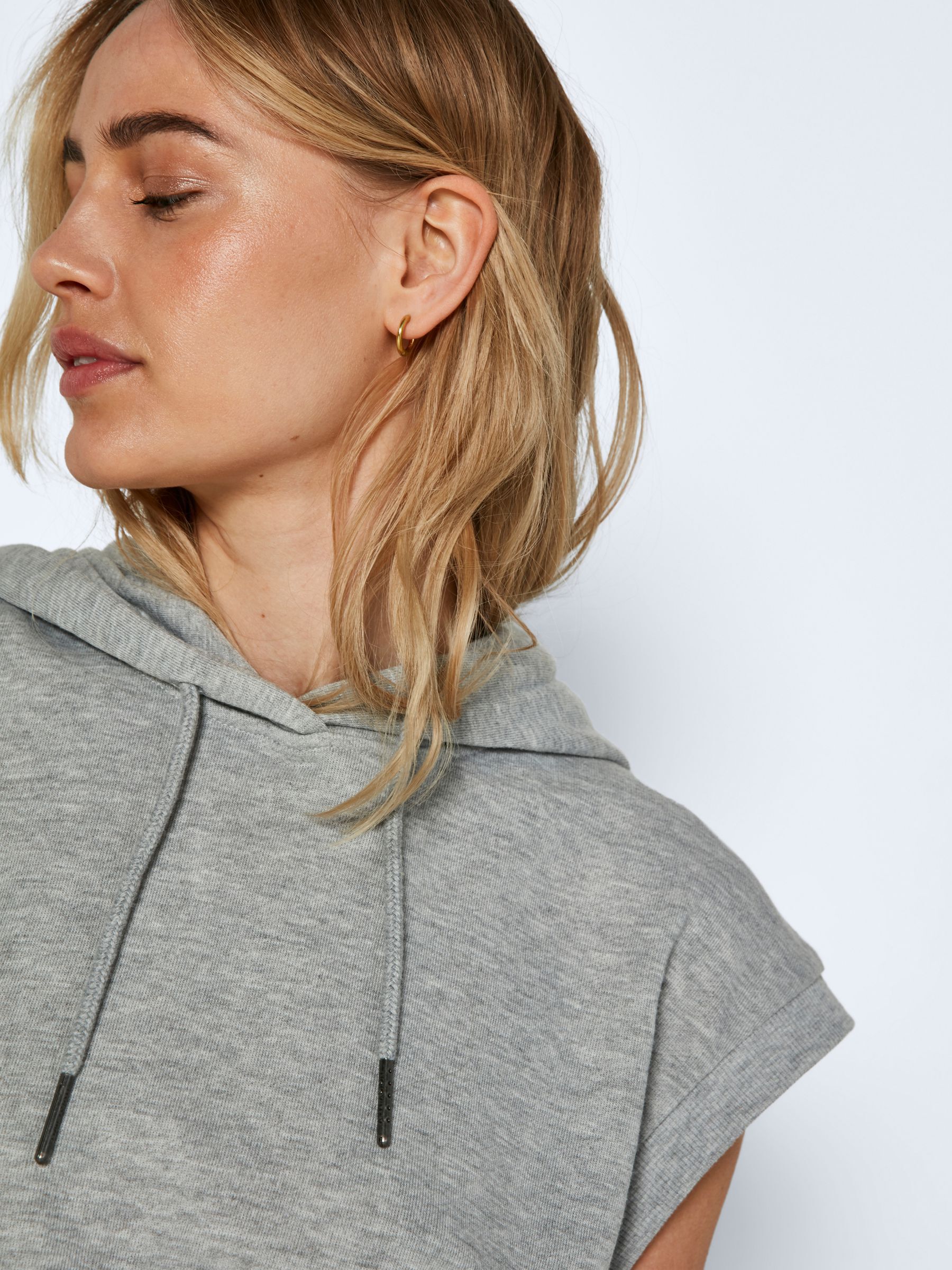 Sleeveless discount hoodie grey
