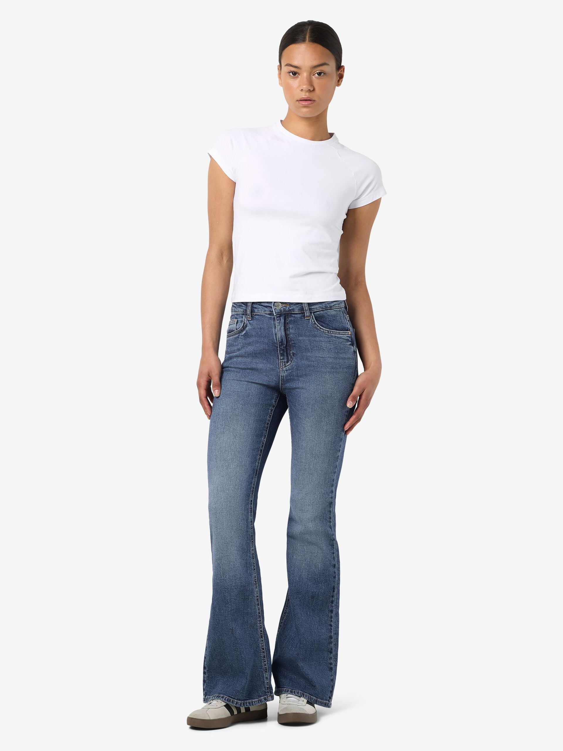 Carousel image - NMKAREEN FLARED JEANS, Medium Blue Denim | 4