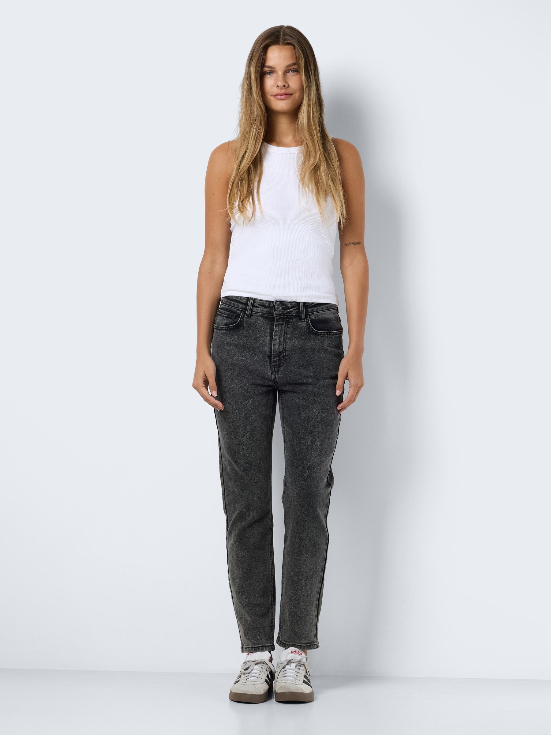 Cropped fit jeans shop