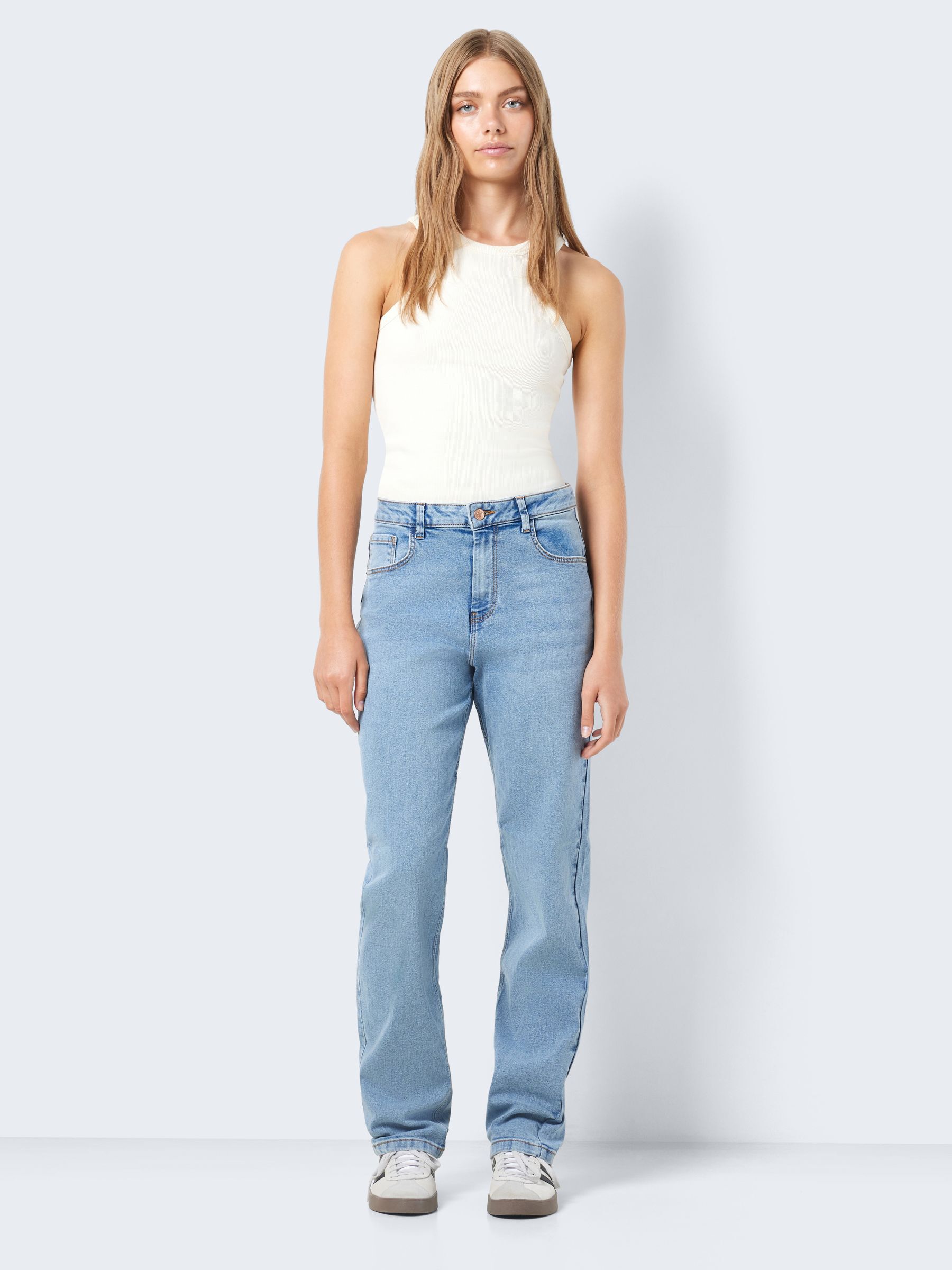 Trova online il tuo nuovo jeans di tendenza su Noisy May
