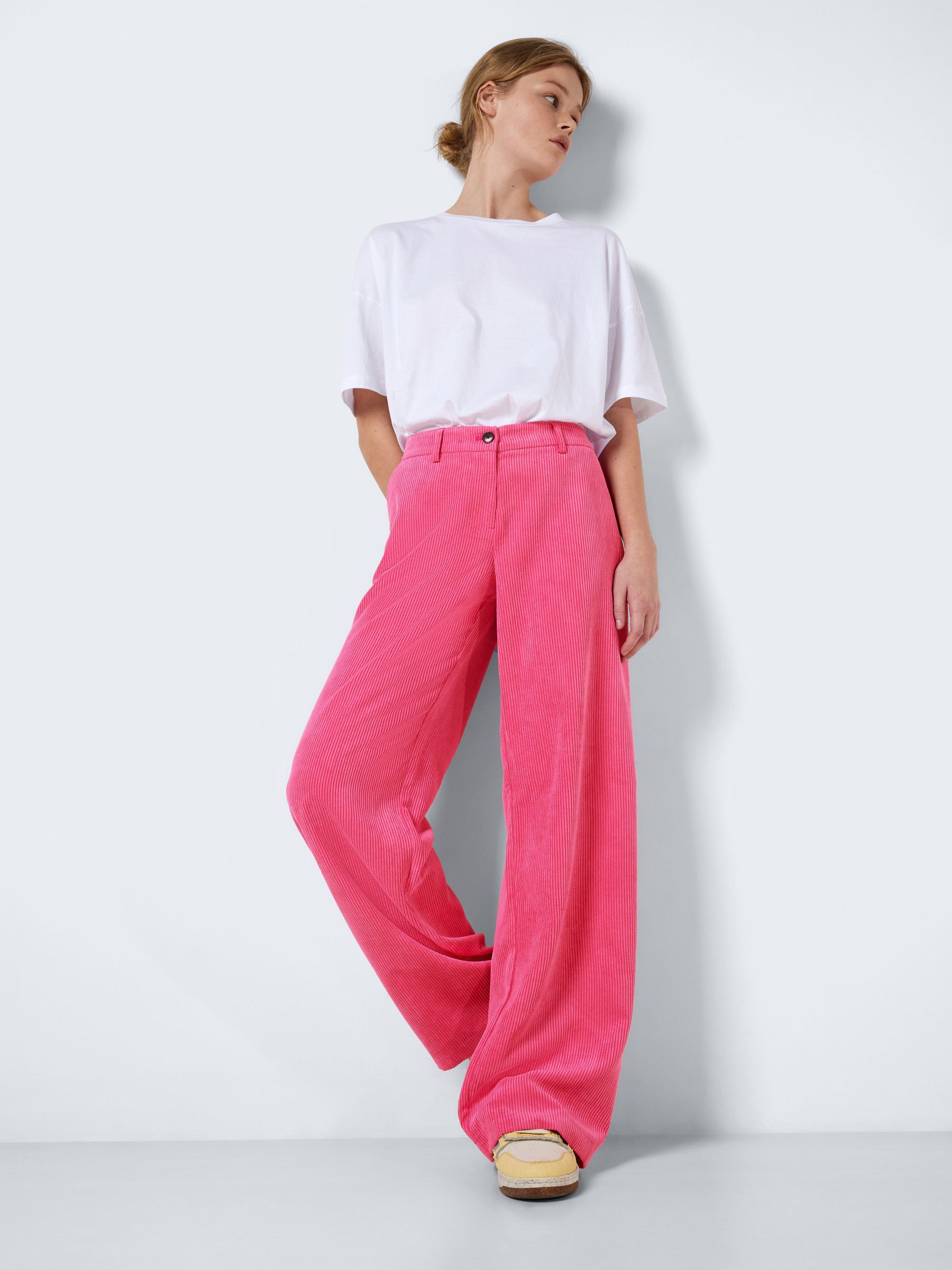 Find your new trousers from Noisy May online