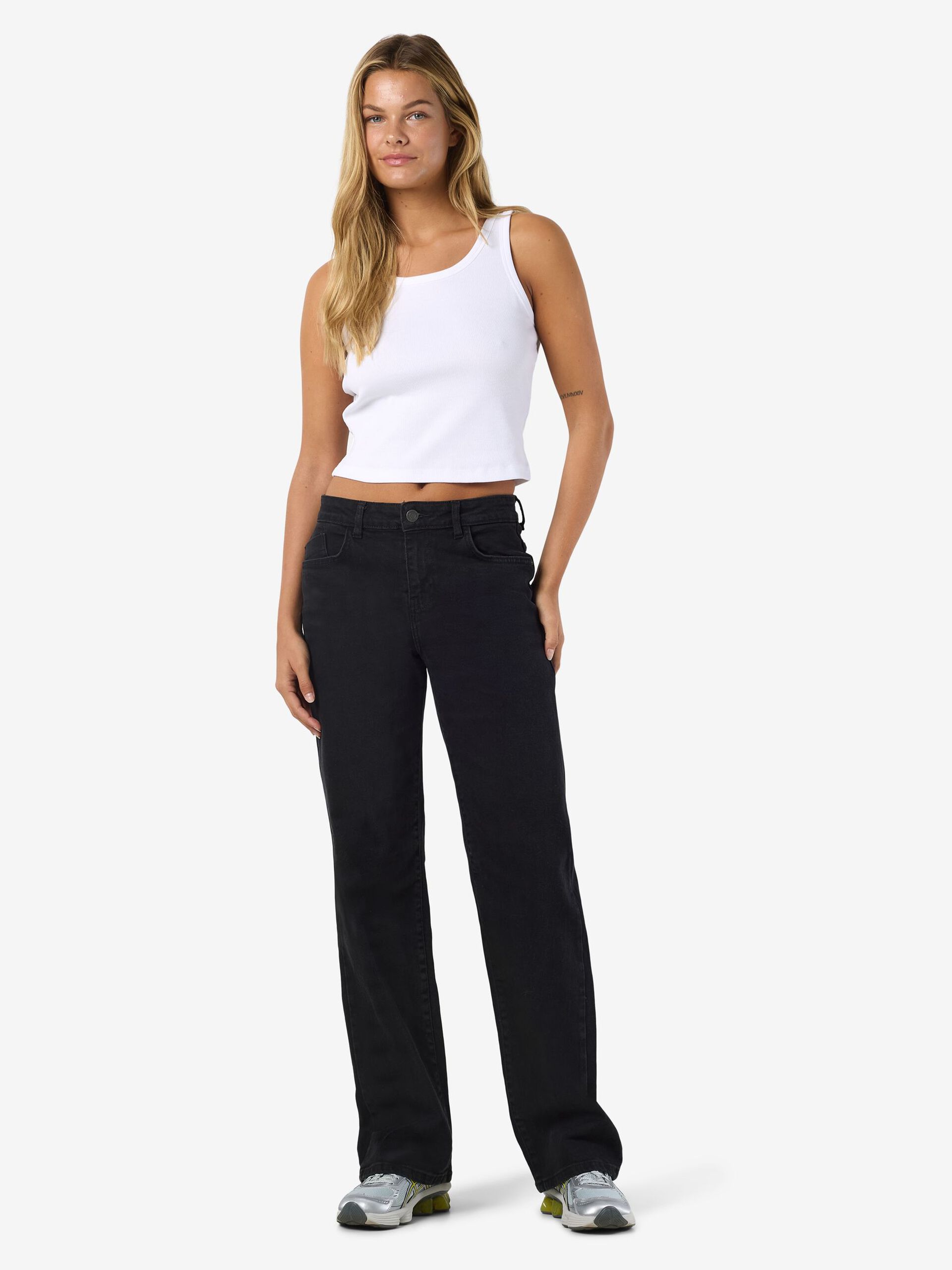 Carousel image - NMYOLANDA STRAIGHT FIT JEANS, Black Denim | 4