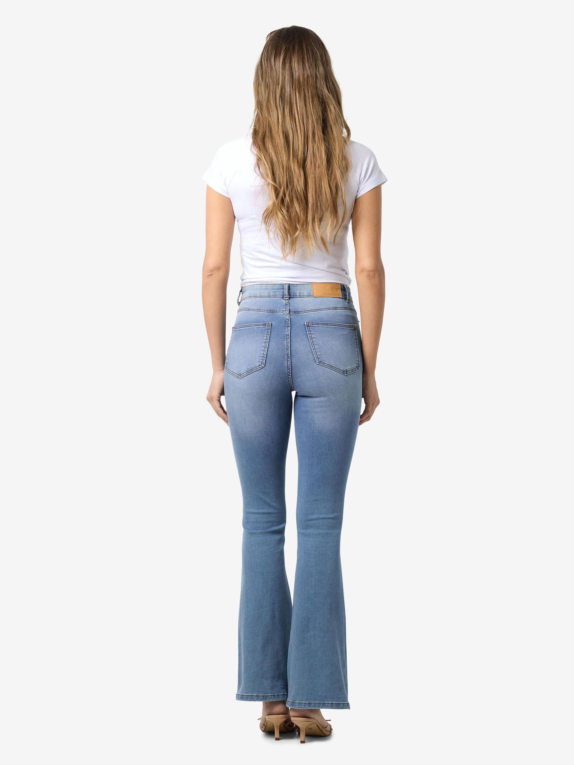 Carousel image - NMSALLIE FLARED JEANS, Light Blue Denim | 3