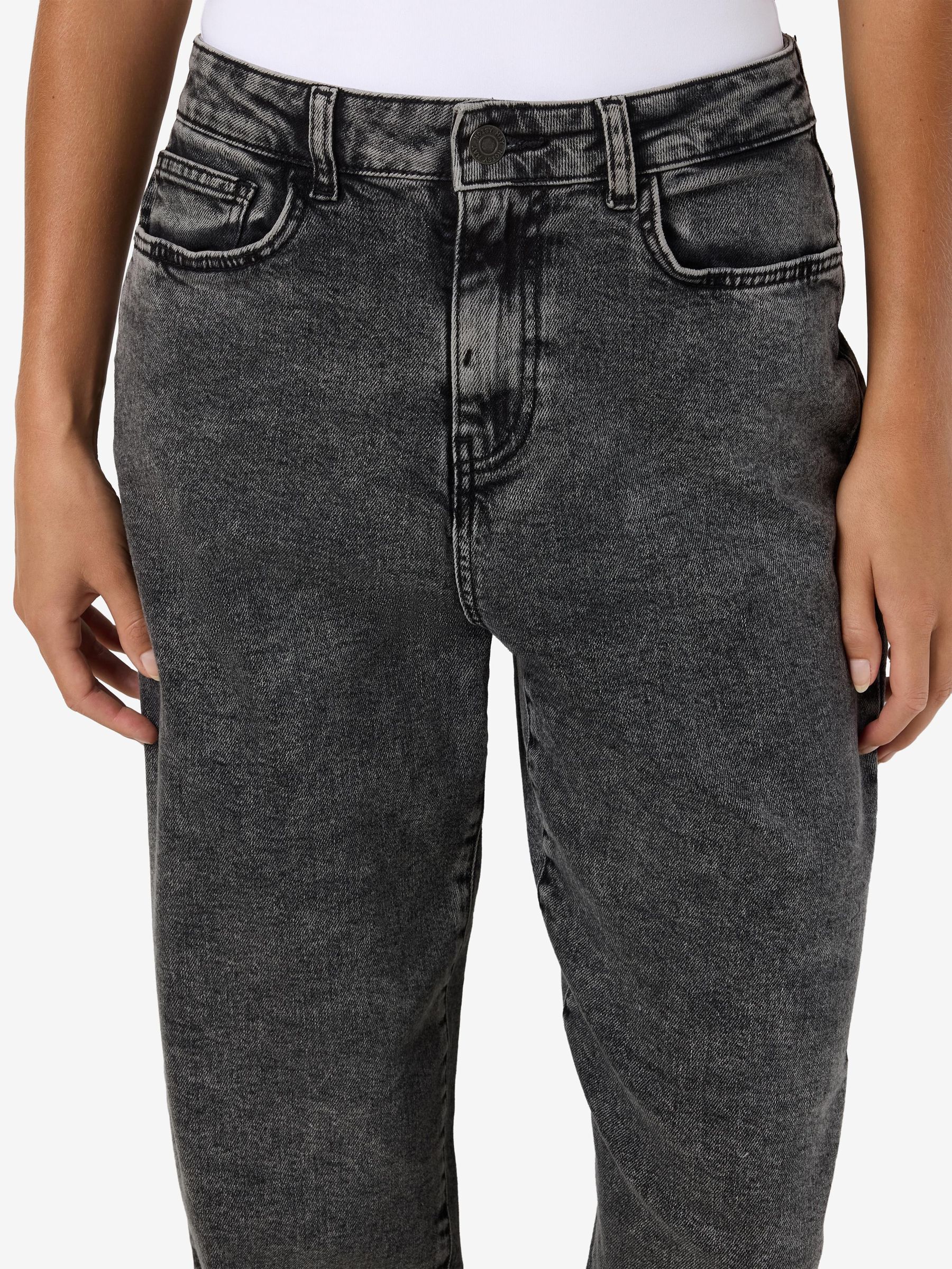 Shop mom jeans from Noisy May online