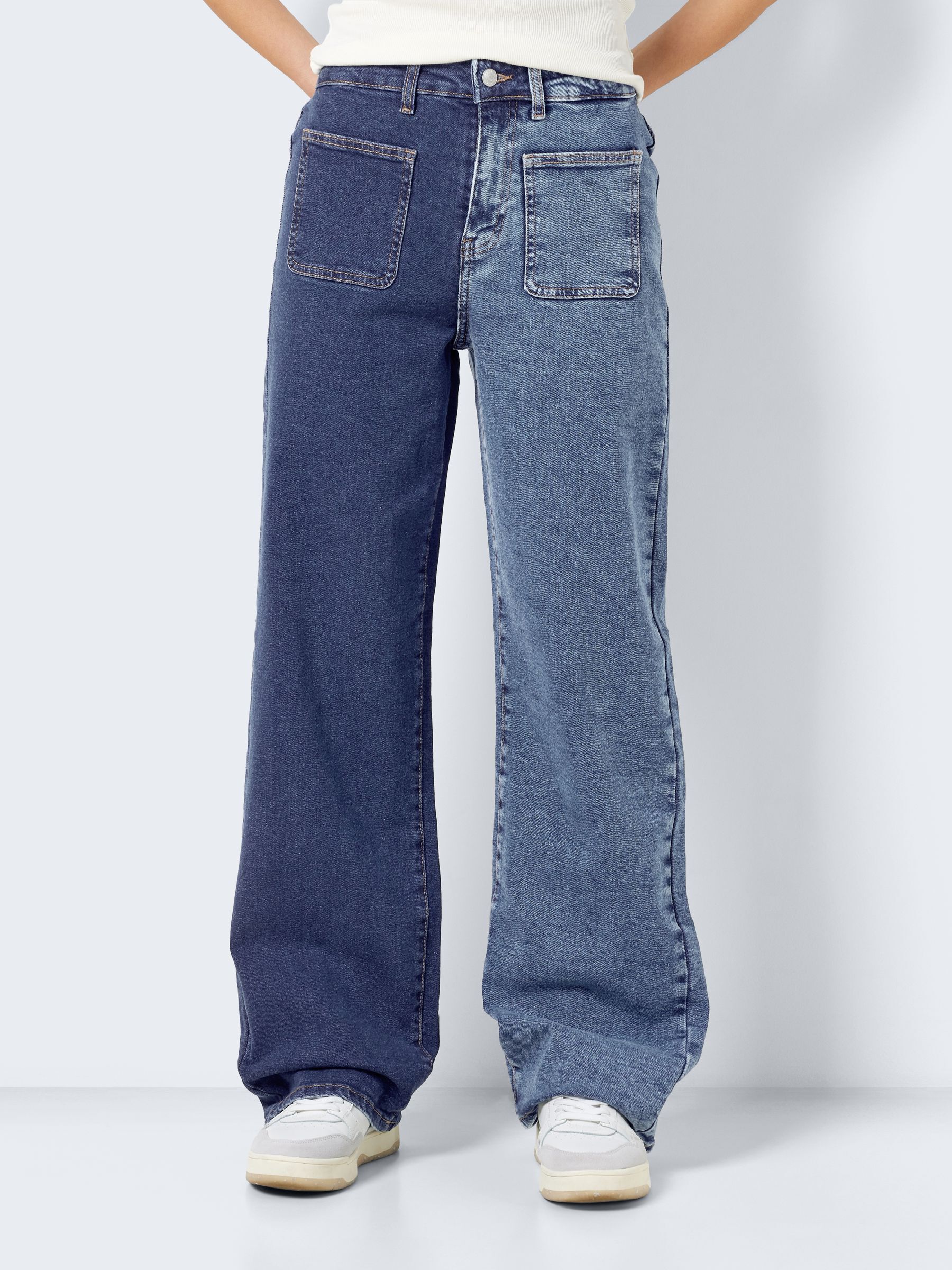 2 coloured jeans shop