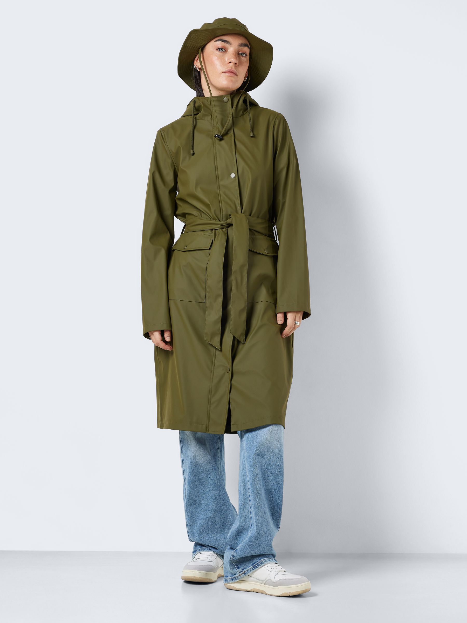 Fashionable top rain coats