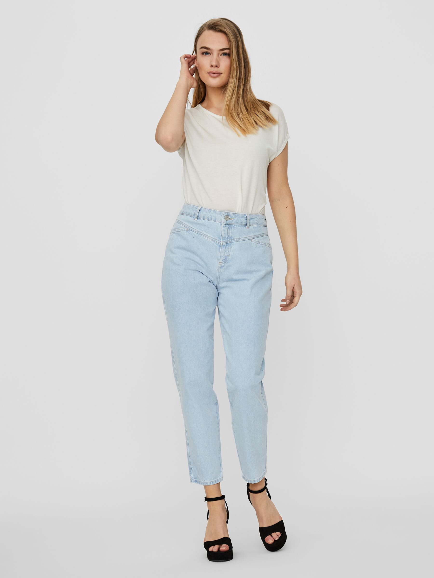 Jeans stretti in fondo 2025