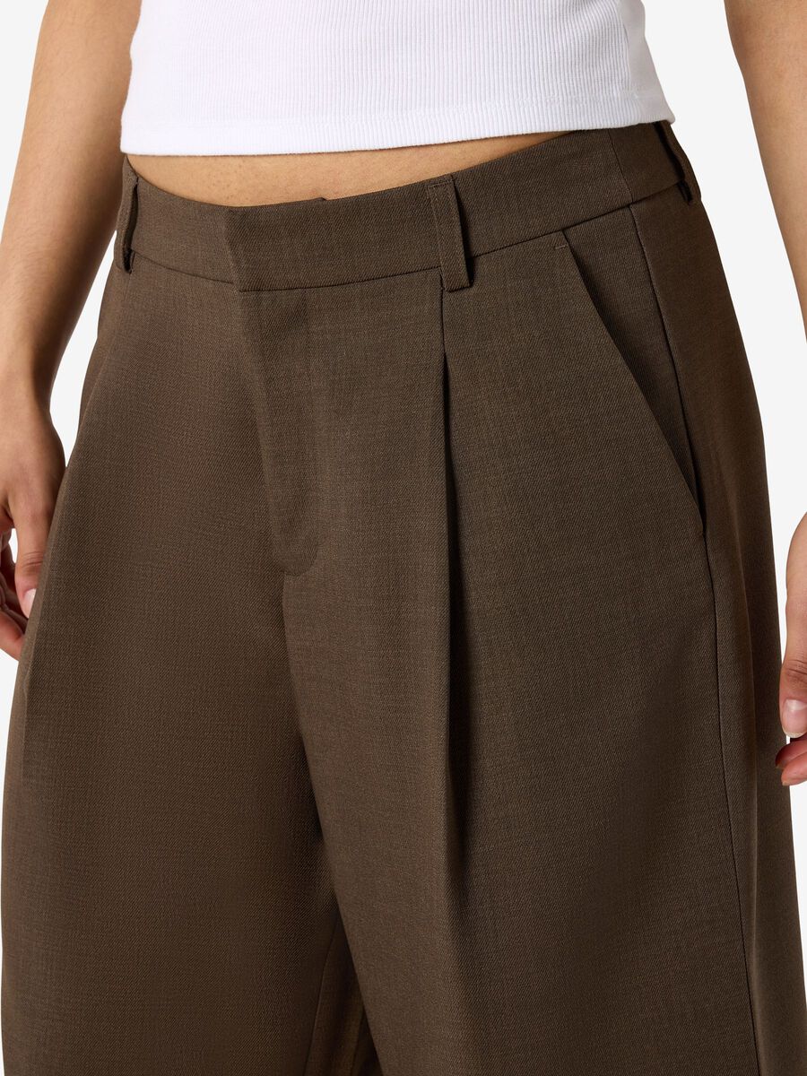 Carousel image - SHORTS ESTILO BERMUDA, Chocolate Brown | 5