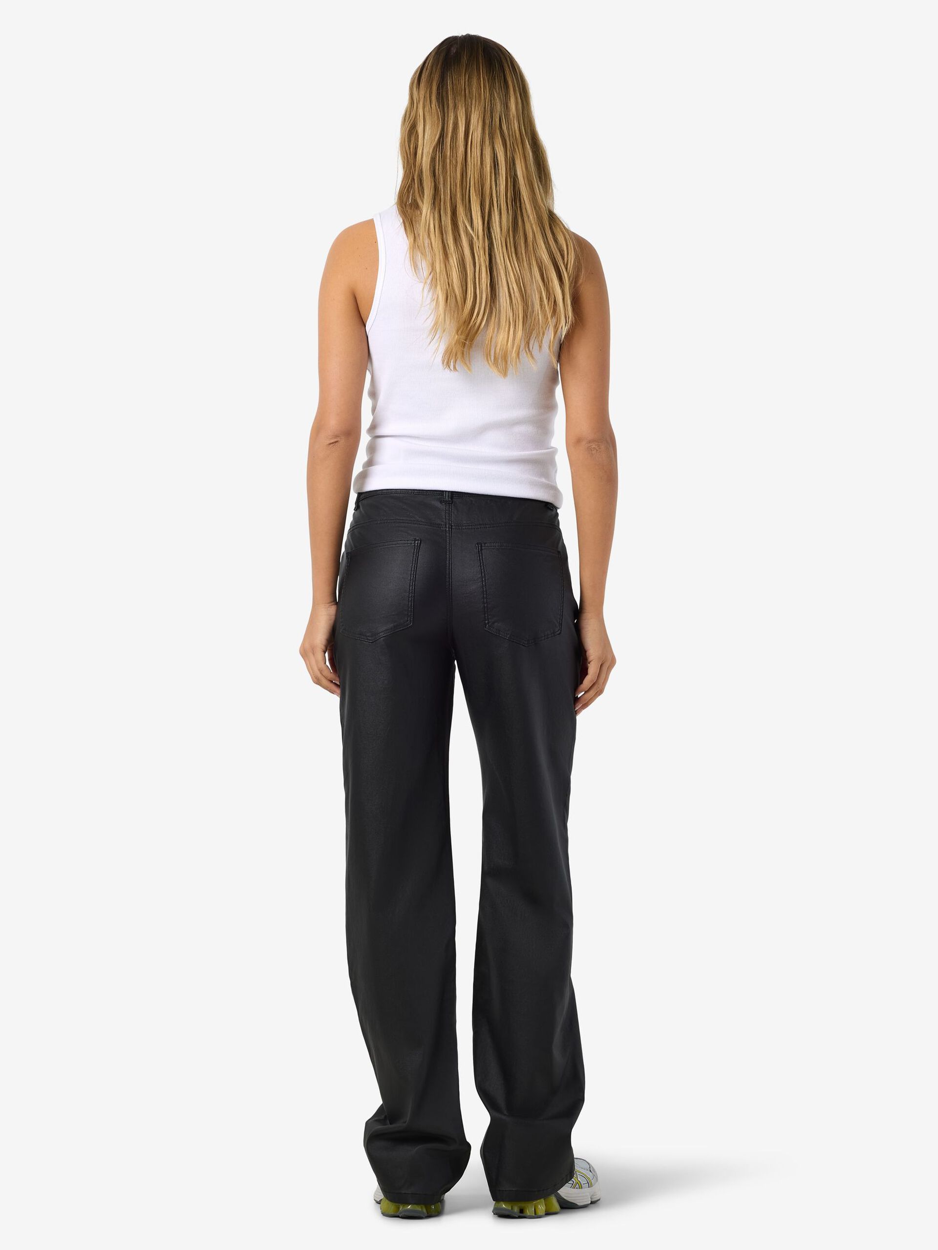 Carousel image - NMYOLANDA STRAIGHT FIT JEANS, Black | 3