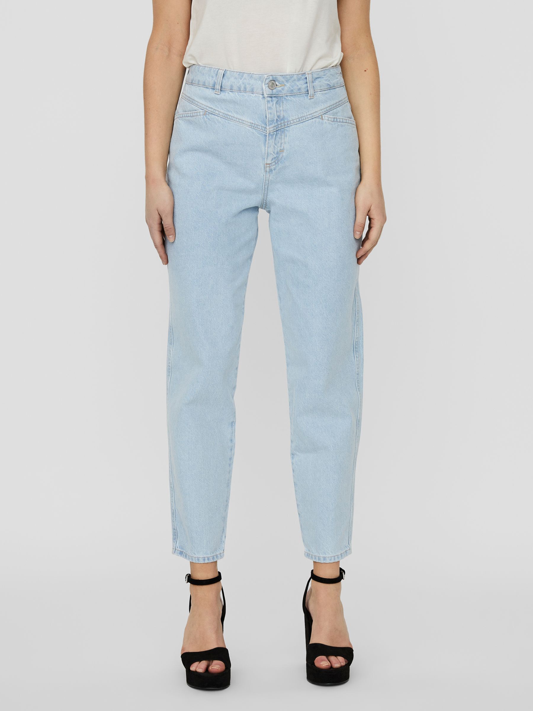 Pantaloni stretti in fondo top