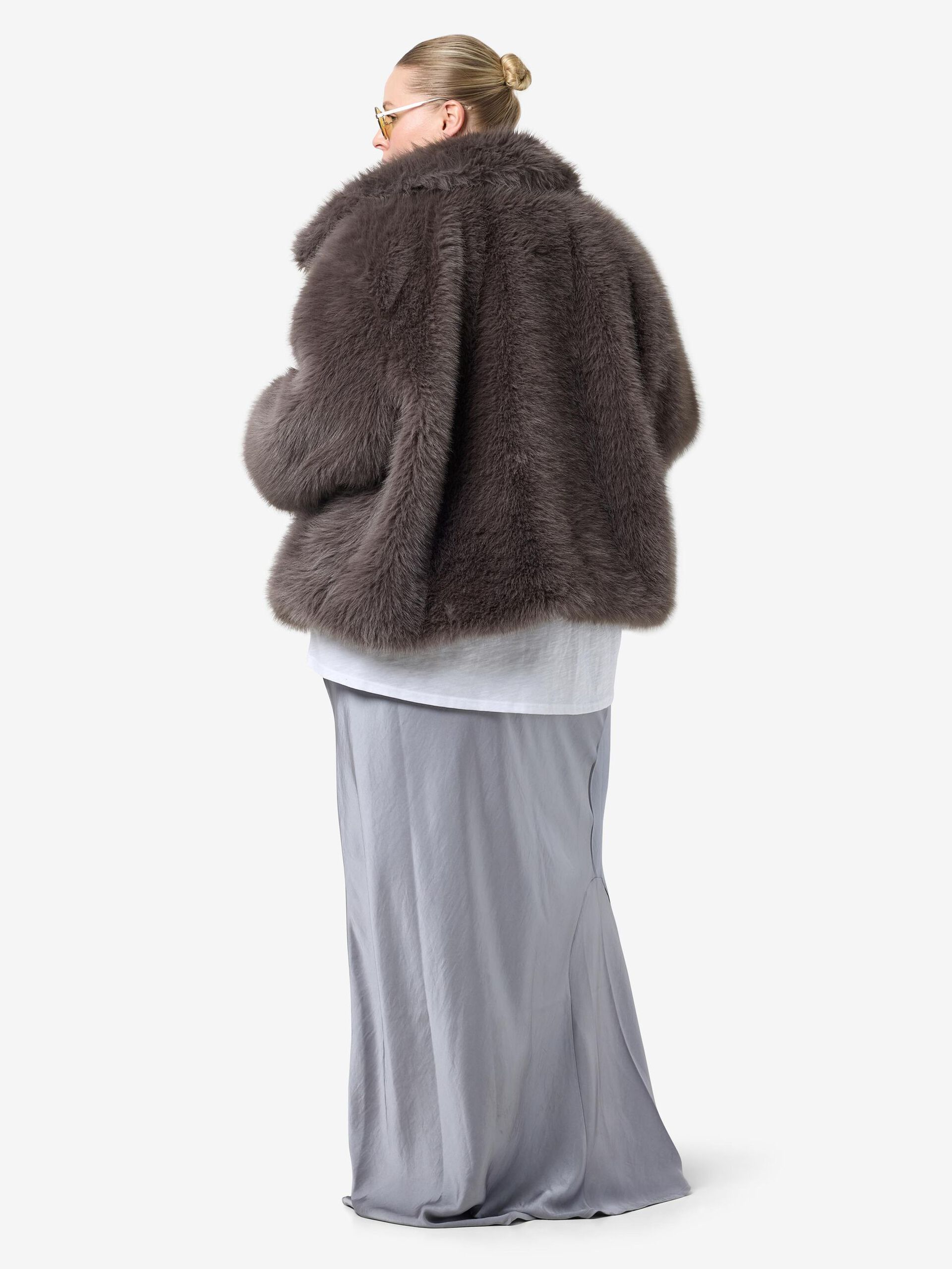 Carousel image - CURVE FAUX FUR JACKET, Charcoal Gray | 3