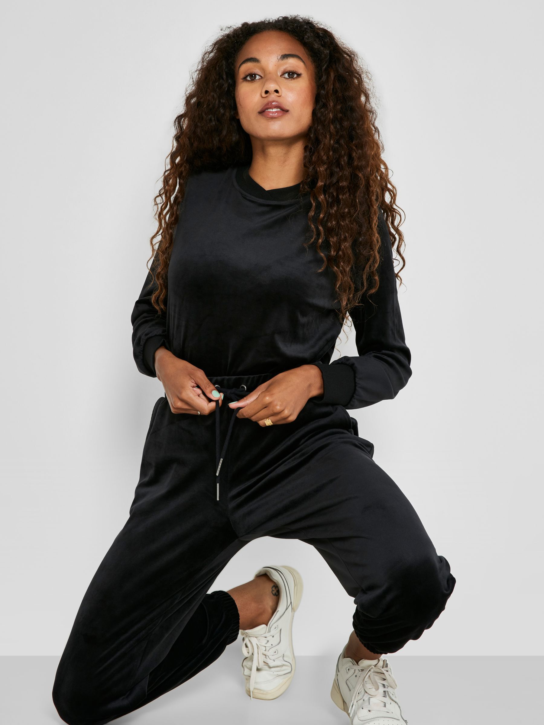Black velvet outlet joggers womens