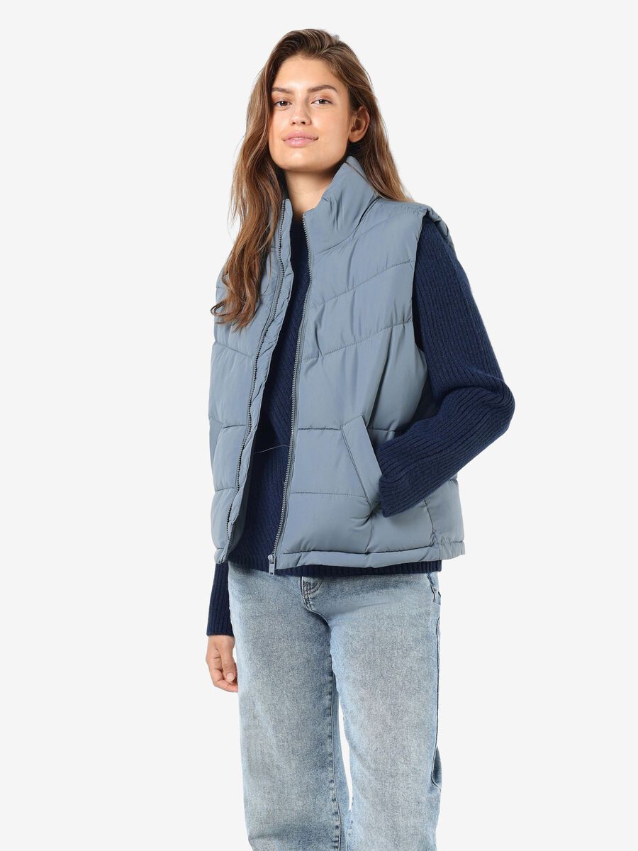 Noisy May NMDALCON SHORT GILET, Stormy Weather, highres - 27027287_StormyWeather_003.jpg