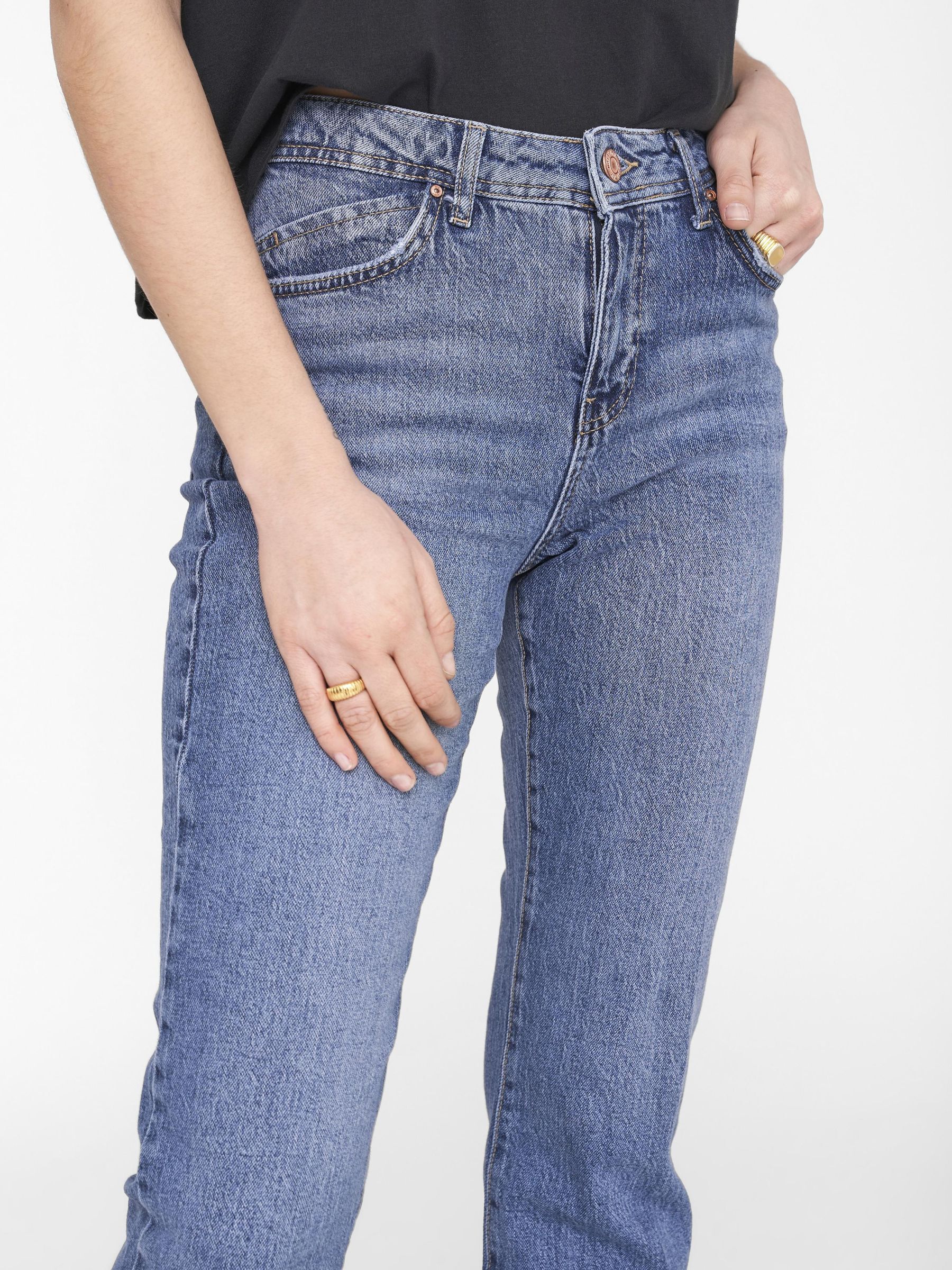 Blue NMOLIVIA STRAIGHT FIT JEANS 
