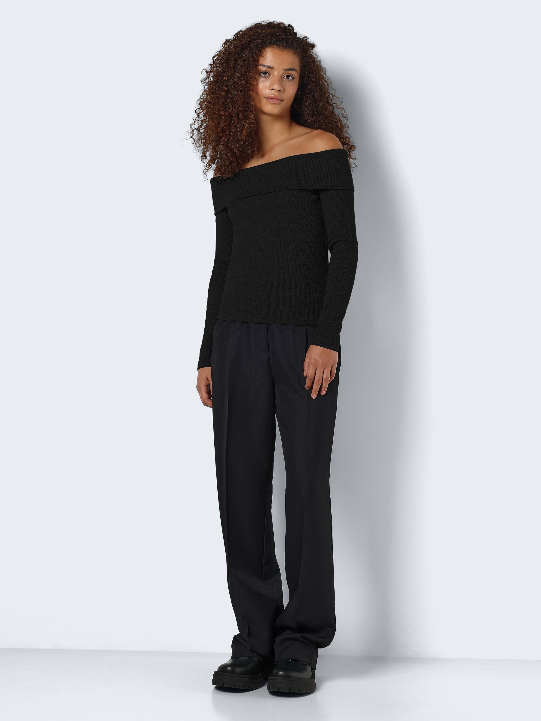 LONG SLEEVED OFF SHOULDER TOP Black NOISY MAY
