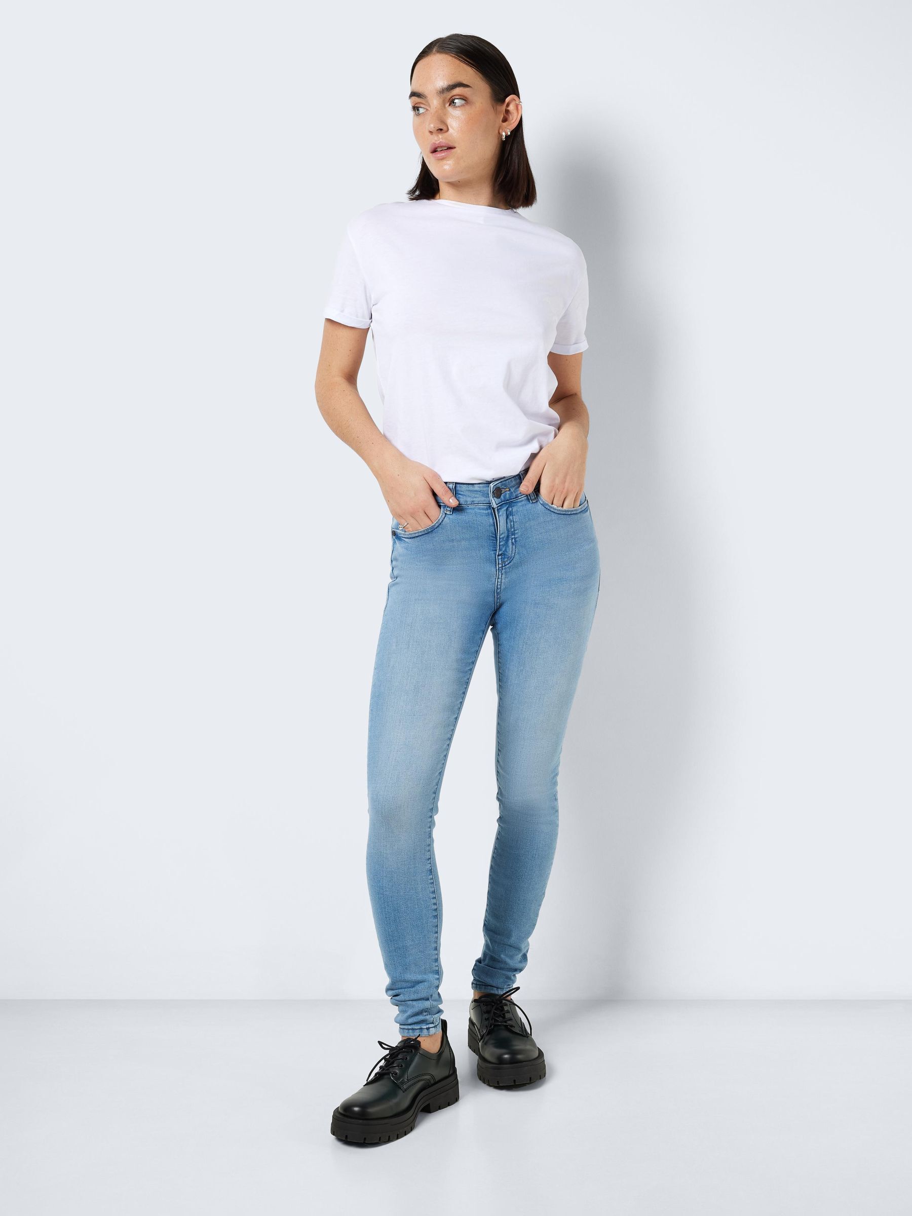 Shop Lucy jeans from Noisy May online