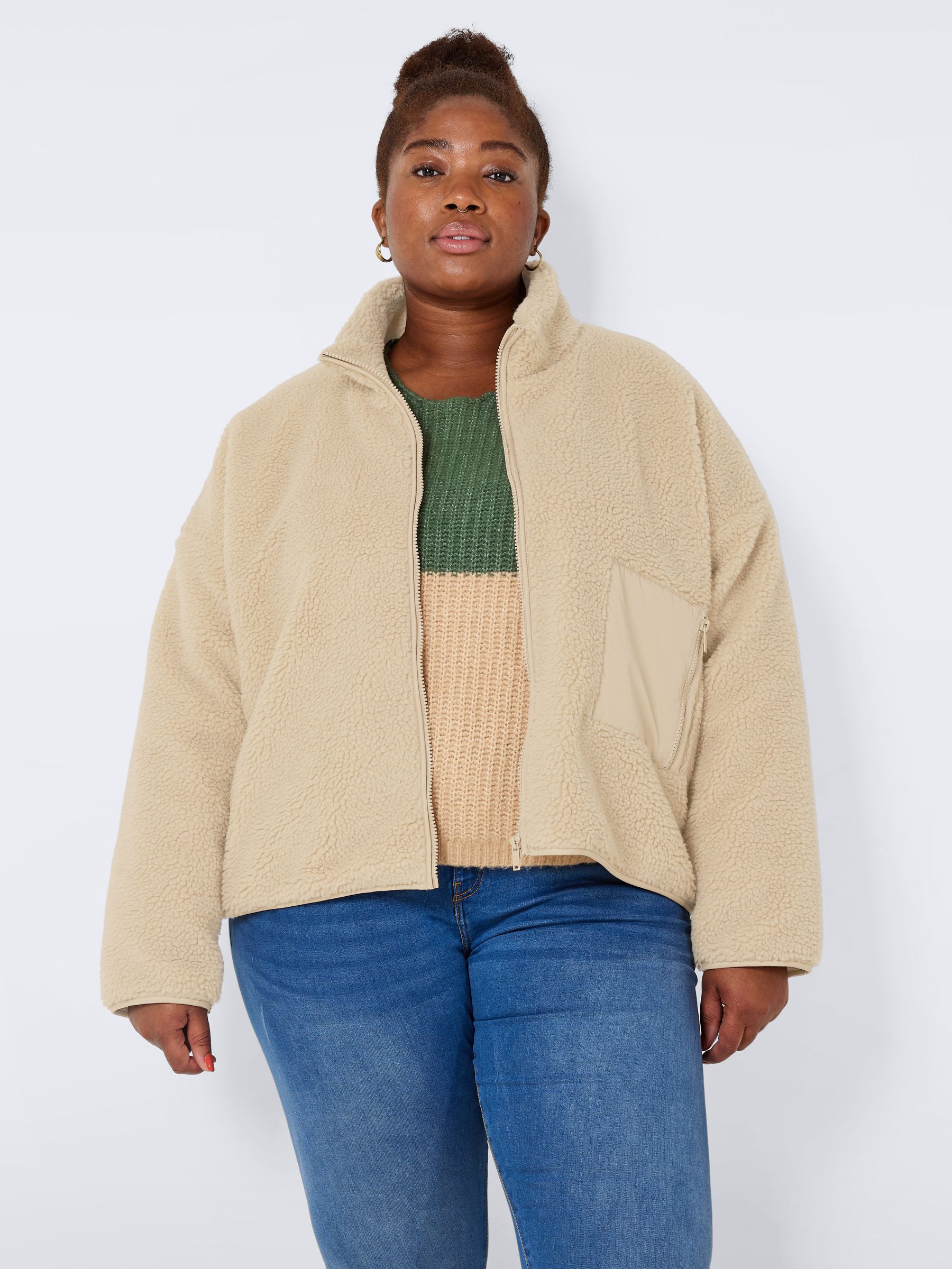 Beige CURVE SHORT TEDDY JACKET | Noisy May®