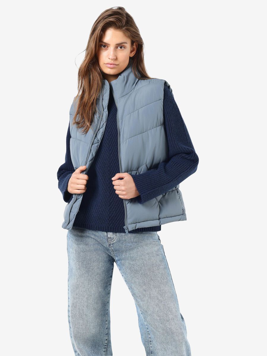 Noisy May NMDALCON SHORT GILET, Stormy Weather, highres - 27027287_StormyWeather_007.jpg