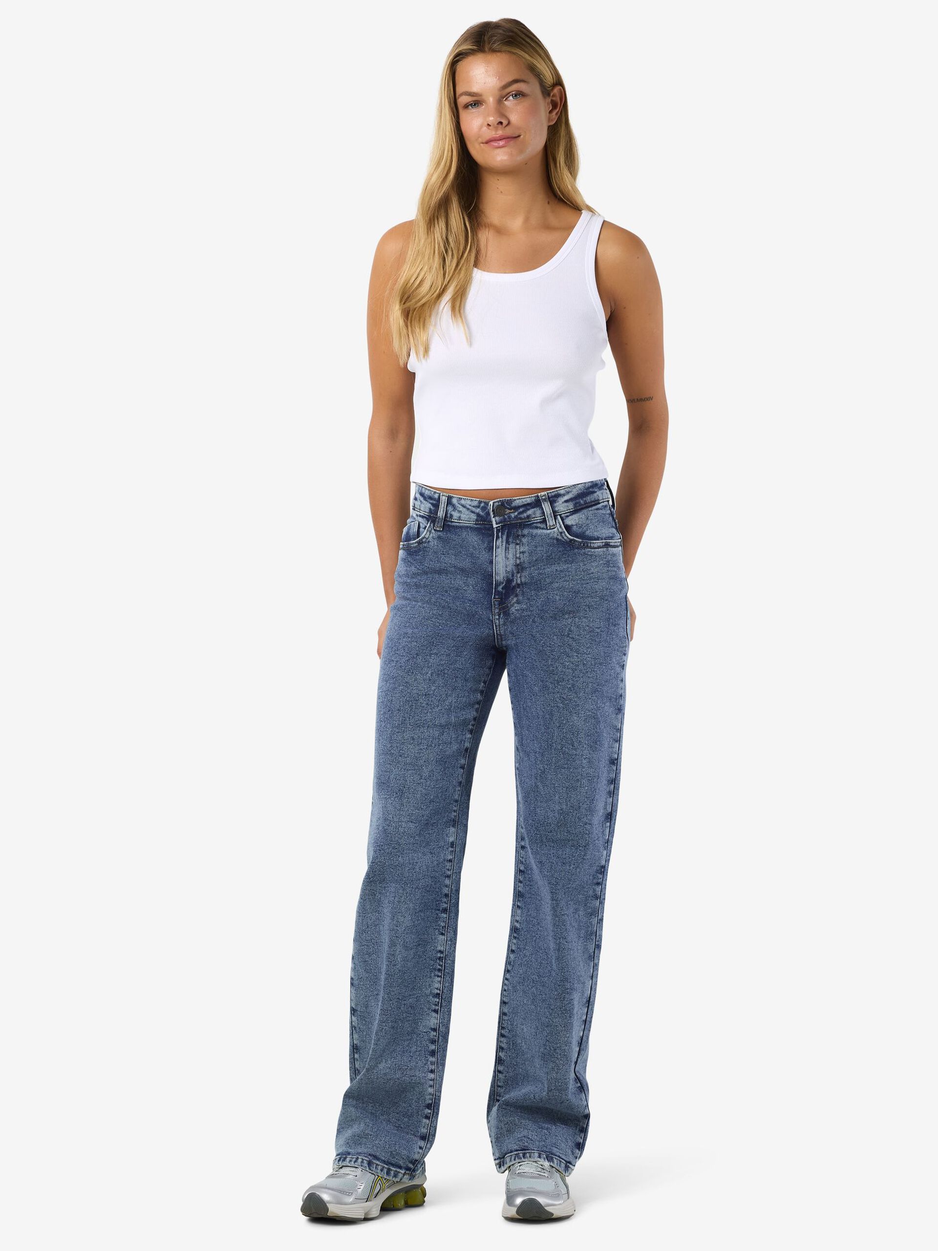 Carousel image - NMYOLANDA STRAIGHT FIT JEANS, Medium Blue Denim | 4