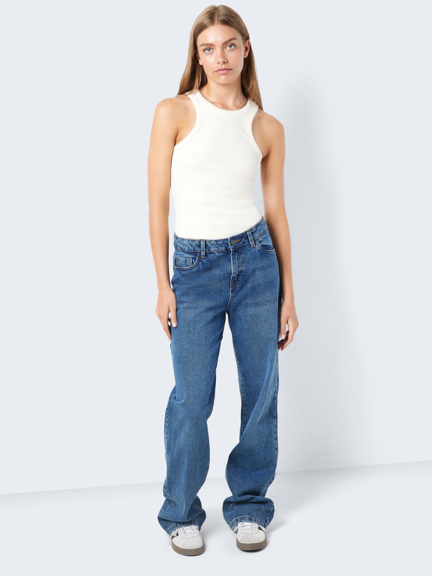 Amanda hotsell blue jeans
